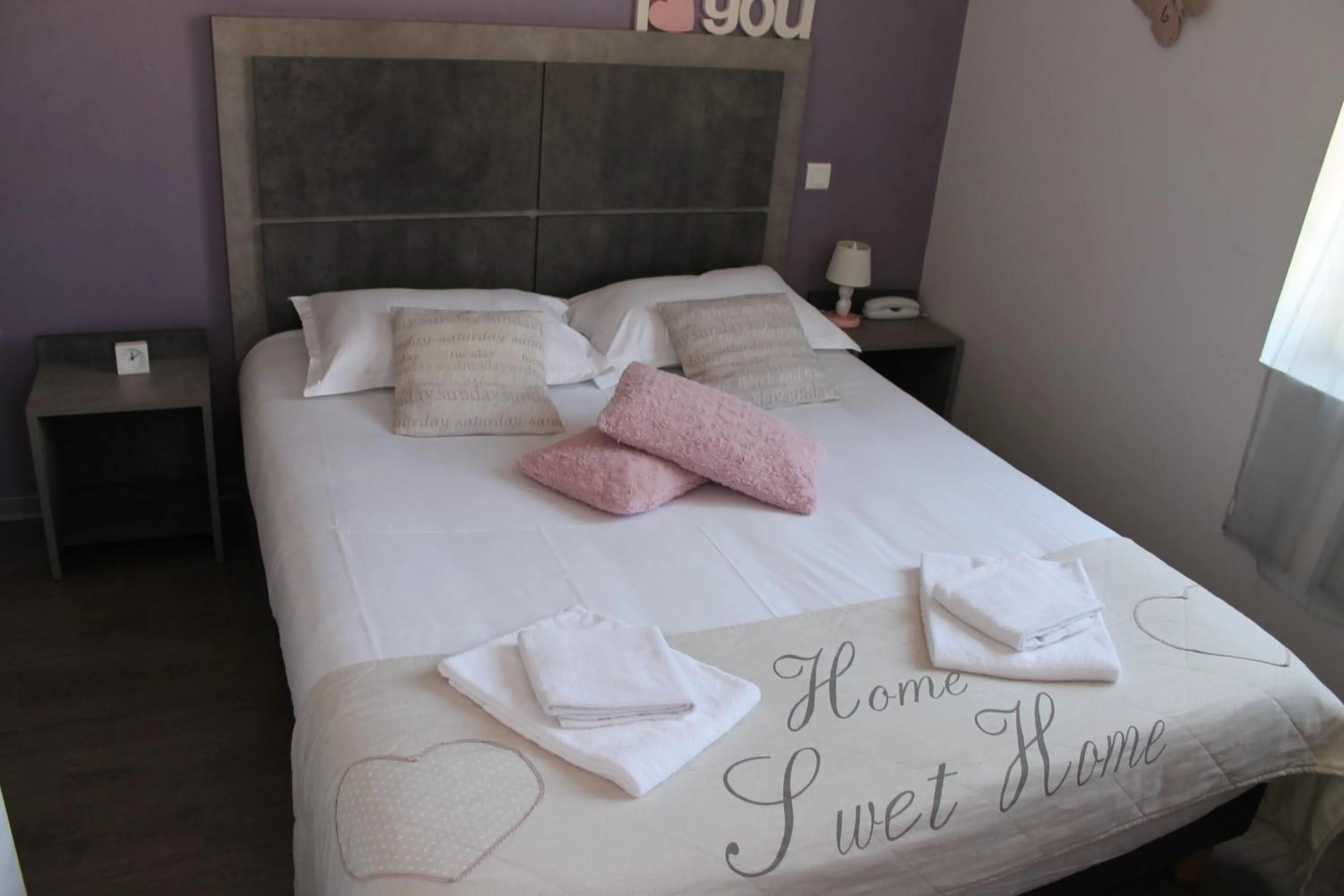 Bed in Hôtel du Centre