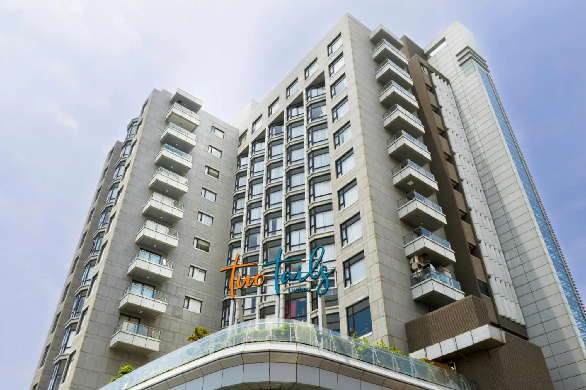 Property building in Two Tails Hotel Luzhou