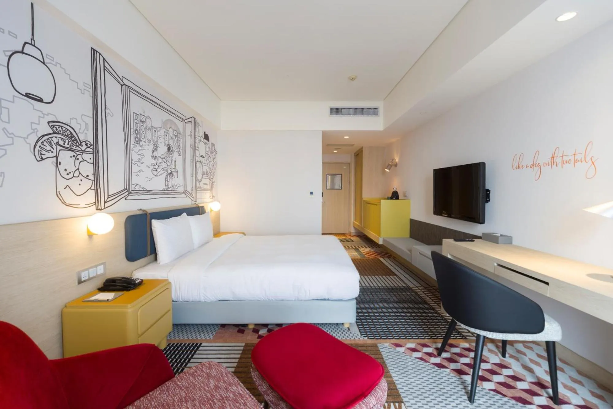 Photo of the whole room, Bed in Two Tails Hotel Luzhou