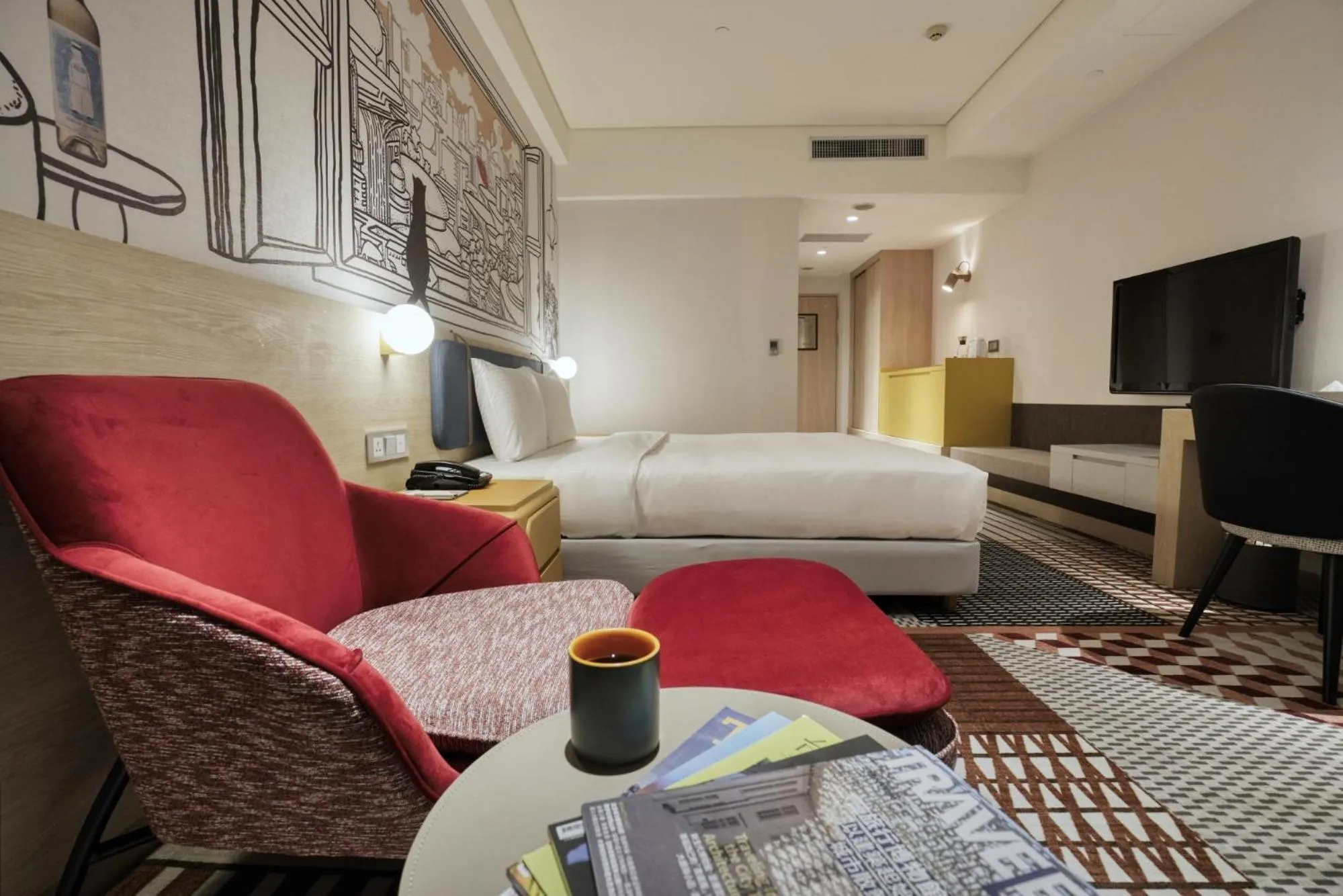 Photo of the whole room, Bed in Two Tails Hotel Luzhou