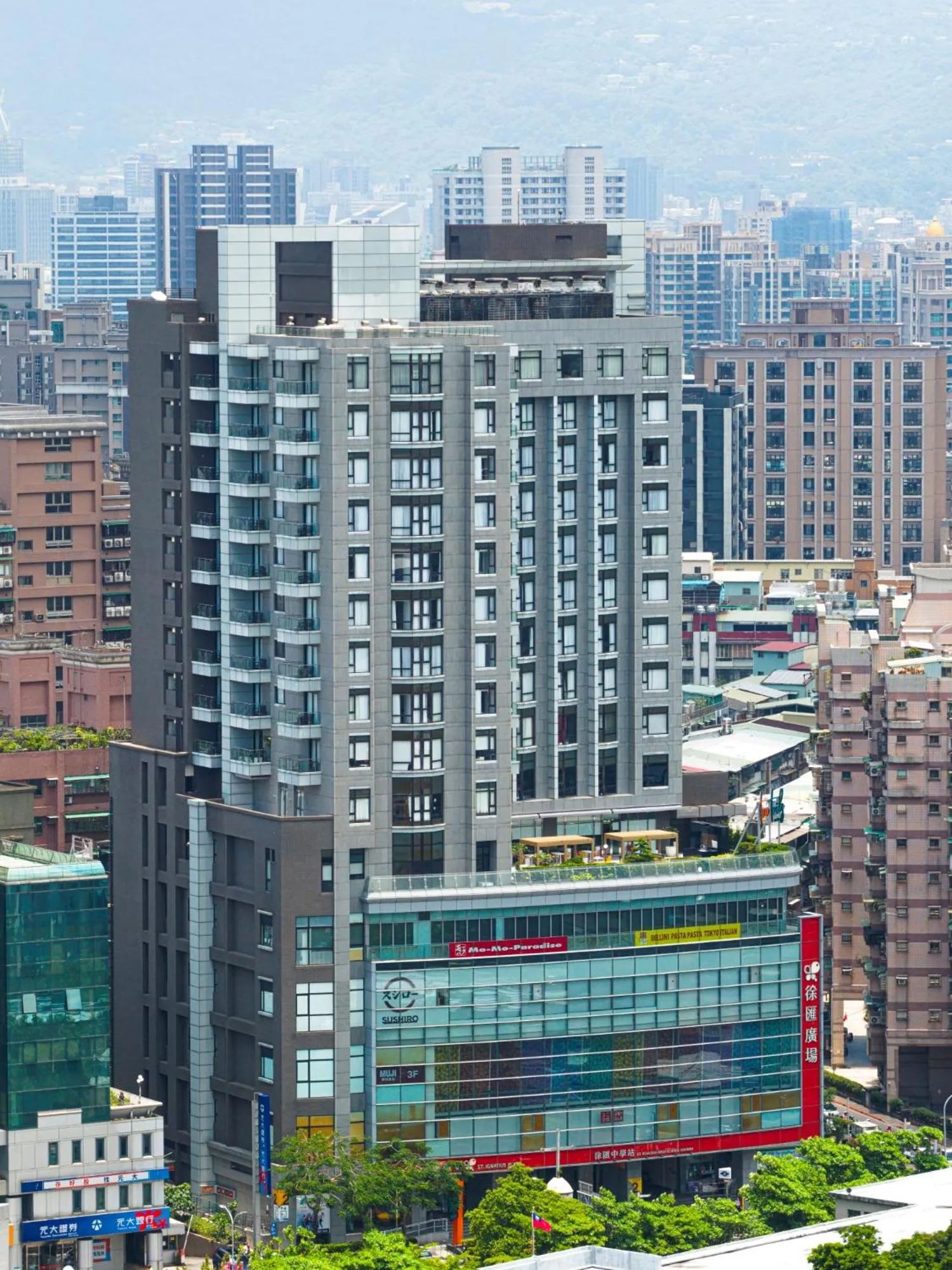Property building in Two Tails Hotel Luzhou
