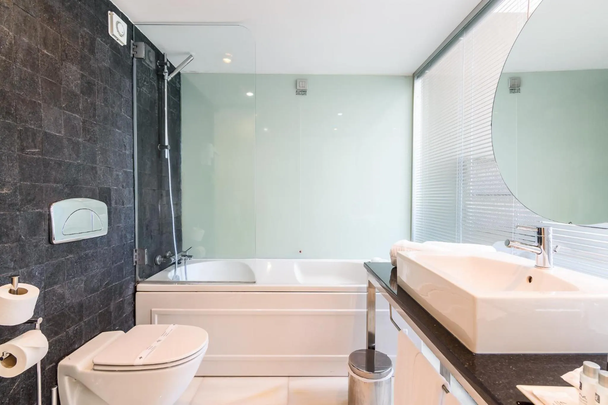 Bathroom in Luna Hotel dos Carqueijais - Serra da Estrela