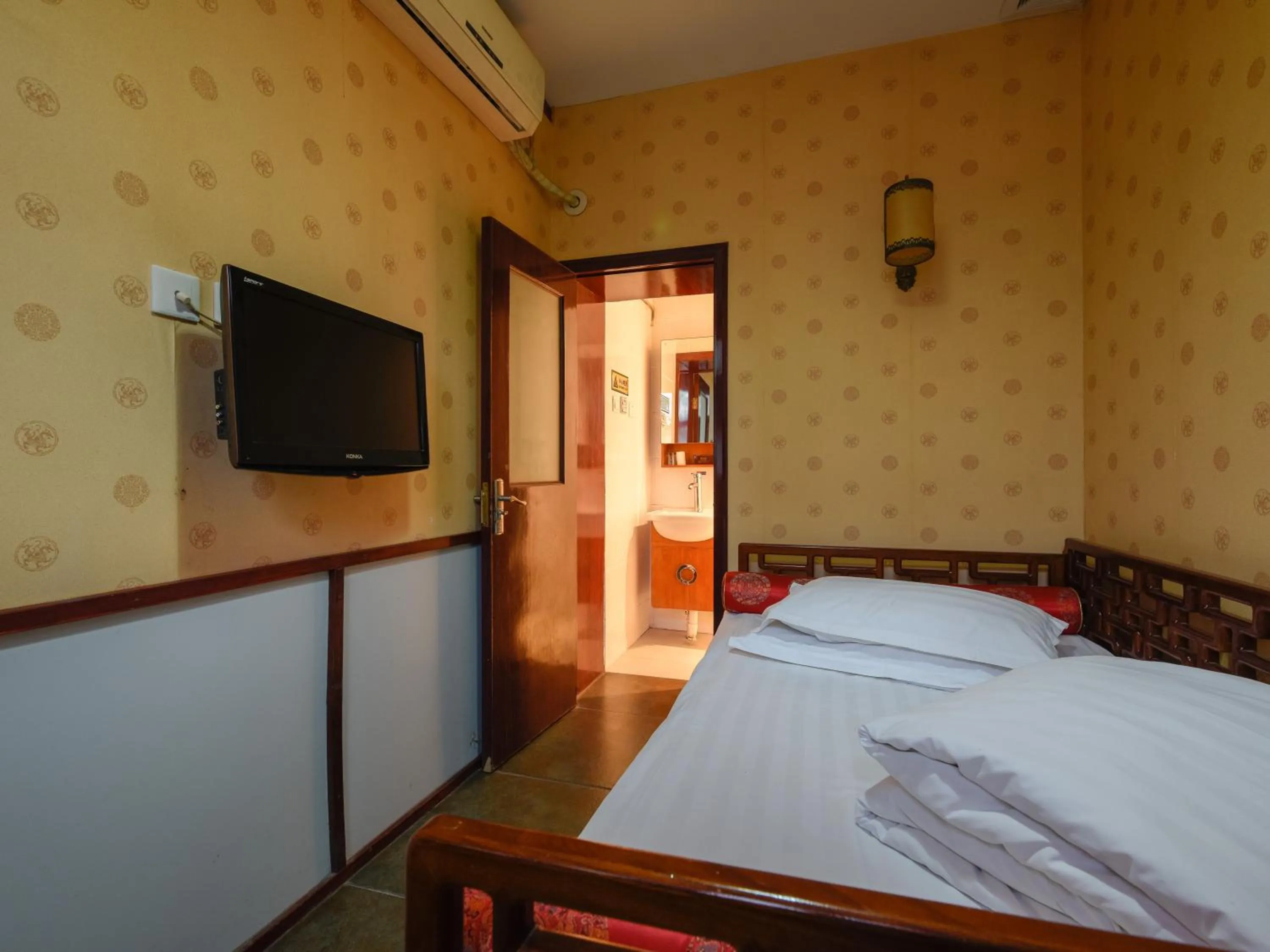 bunk bed, Bed in Qianmen Courtyard Hotel