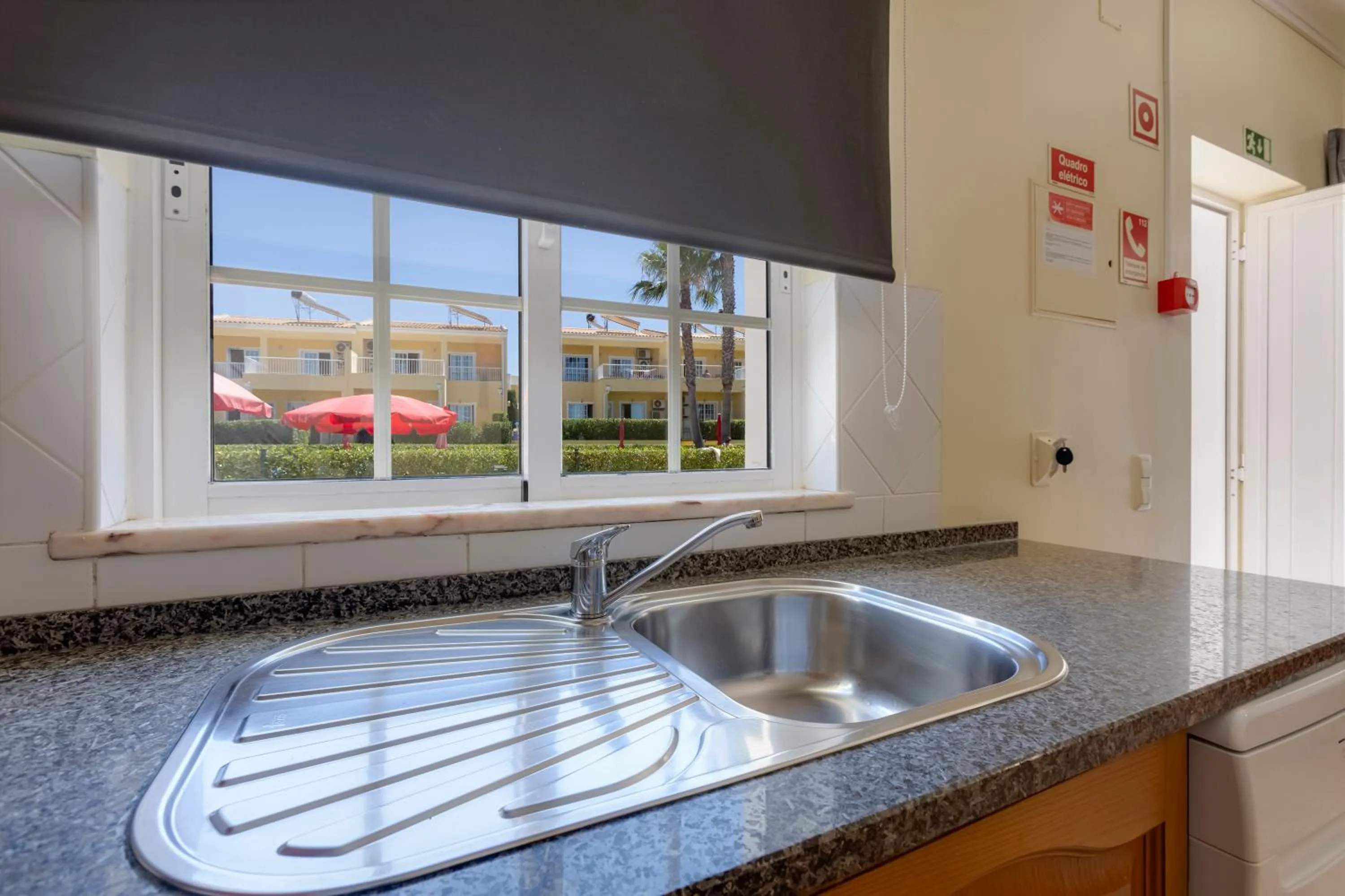 Kitchen or kitchenette in Villas Barrocal
