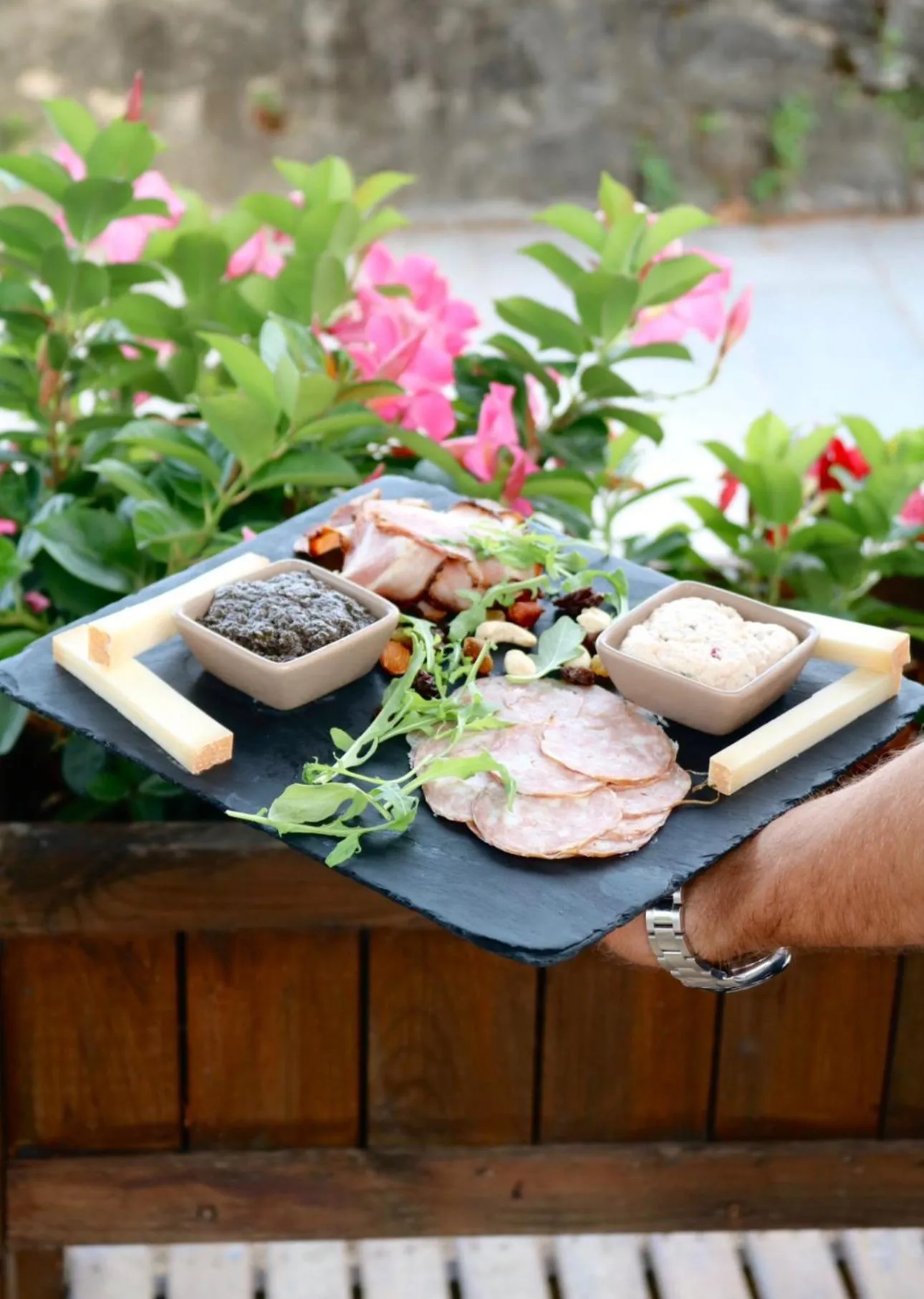 Garden in L'Hôtel by Hostellerie du Château