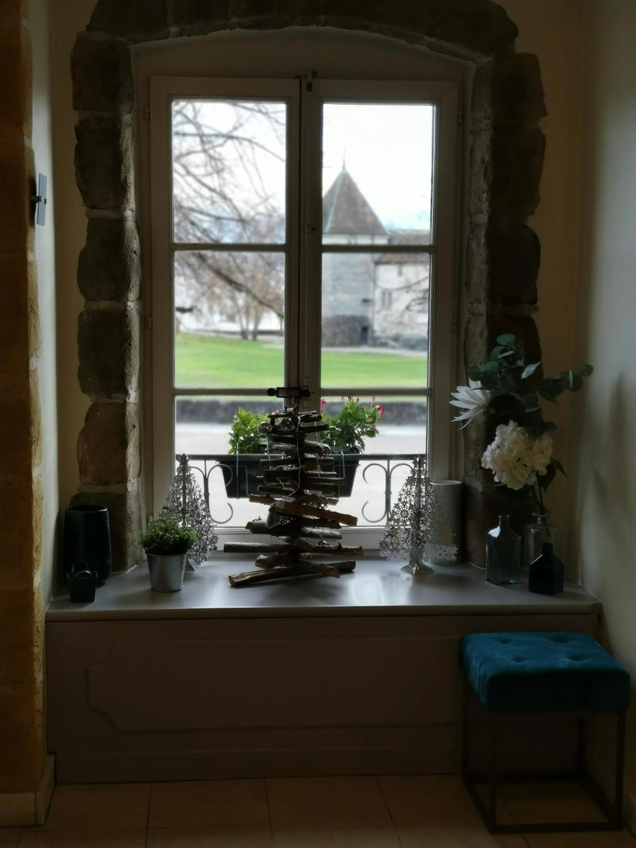 Decorative detail in L'Hôtel by Hostellerie du Château