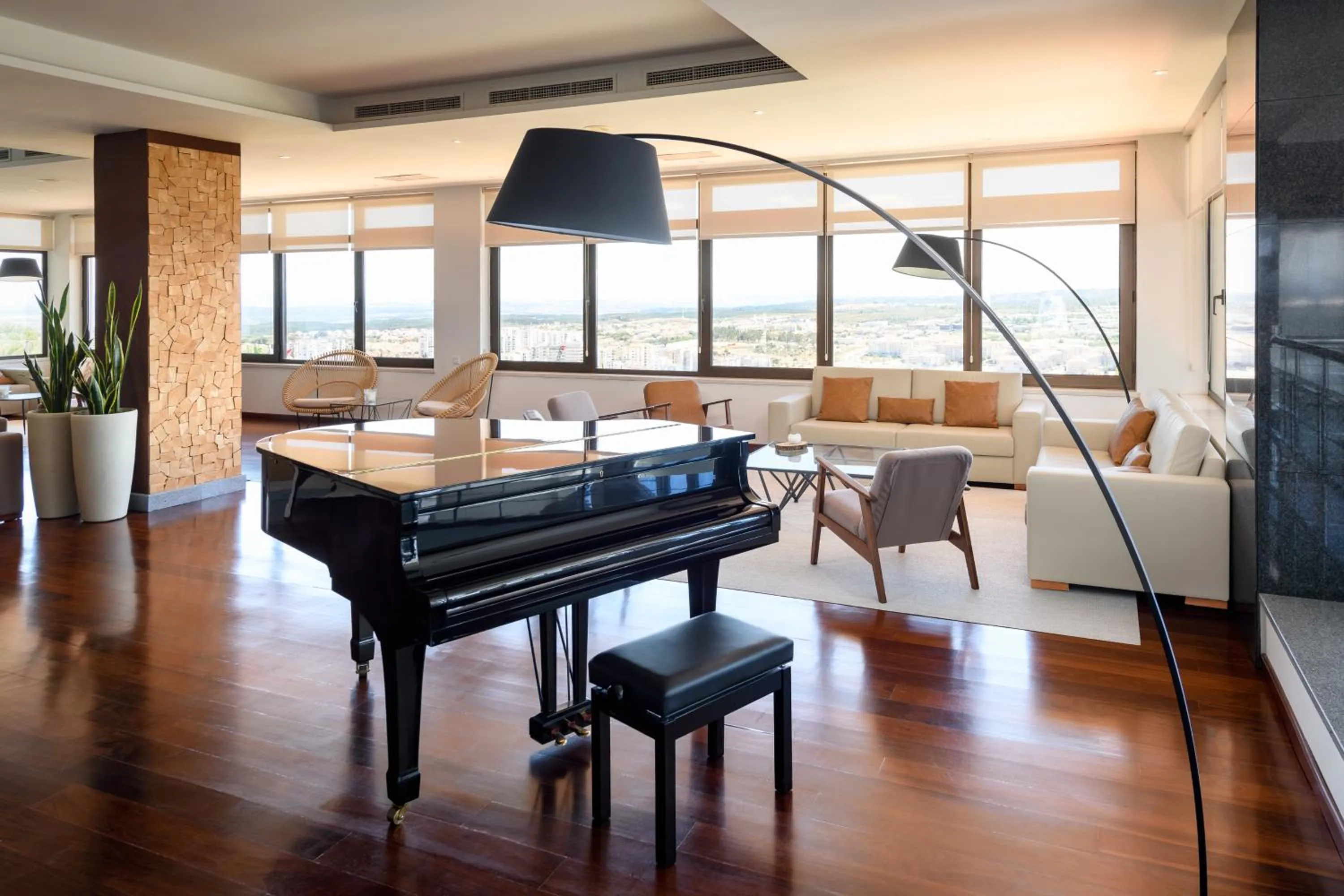 Lounge or bar in Meliá Castelo Branco