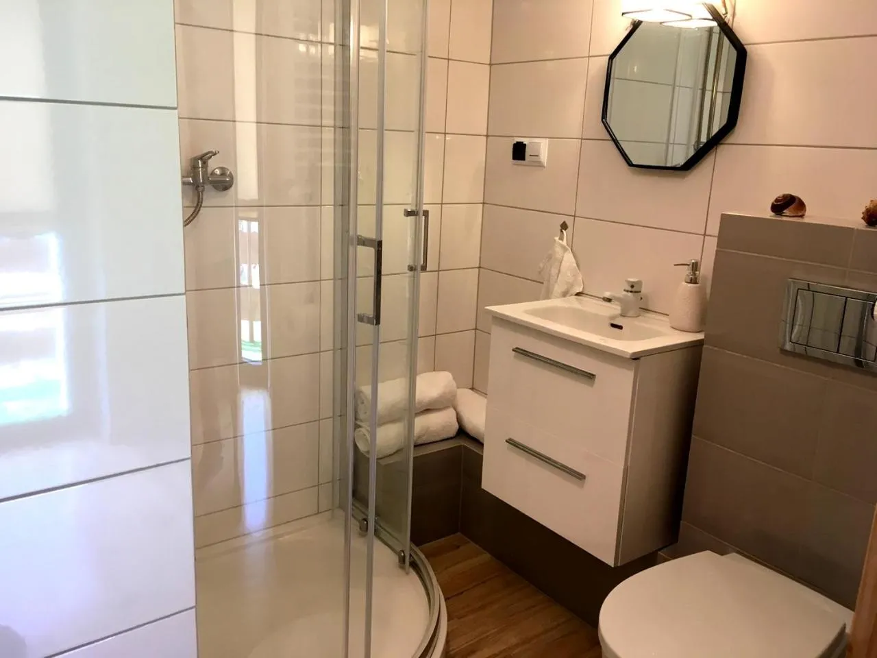 Shower in "Miło.Tu" Pokoje Gościnne