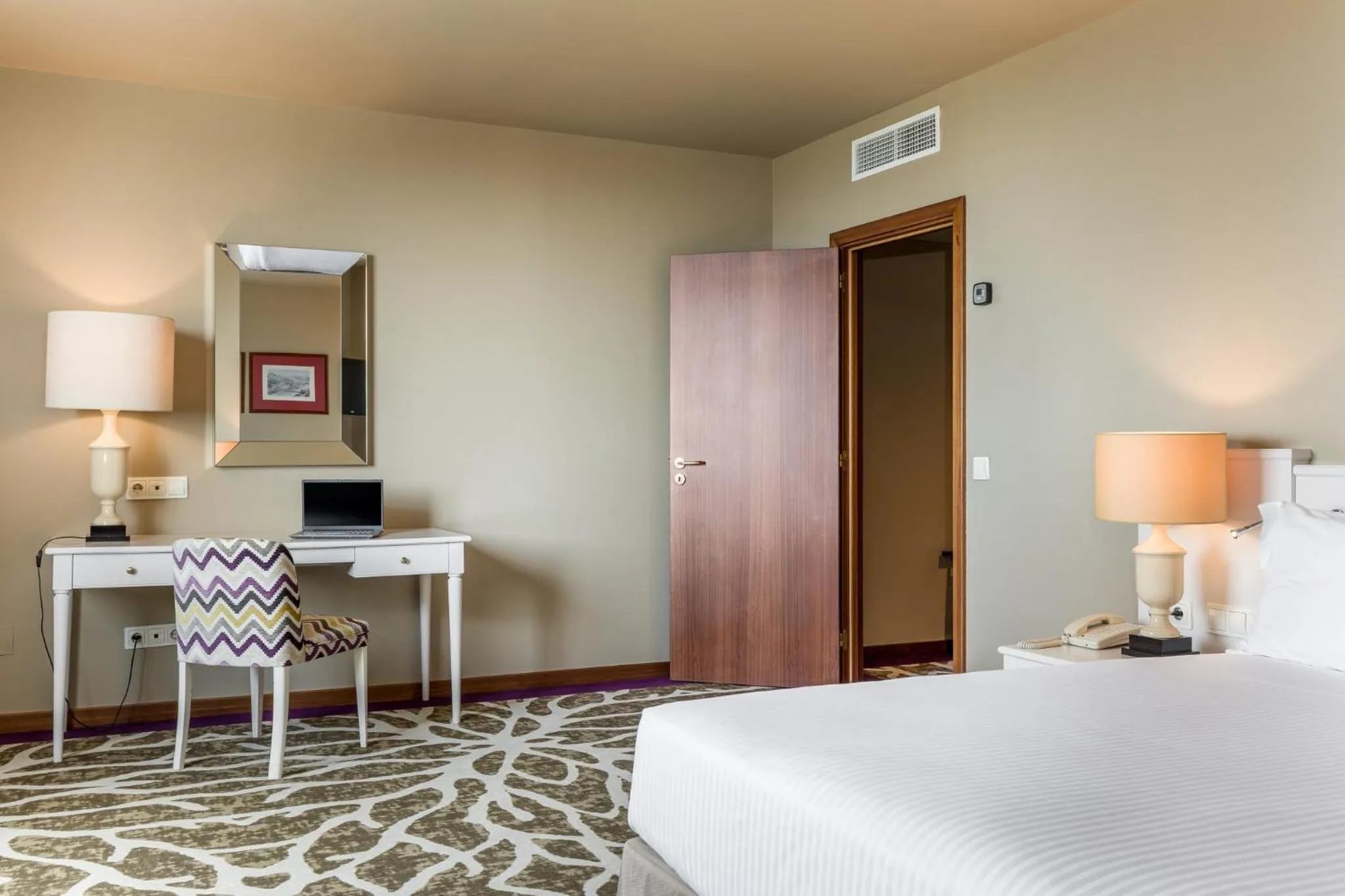 Photo of the whole room, Bed in Holiday Inn Porto Gaia by IHG