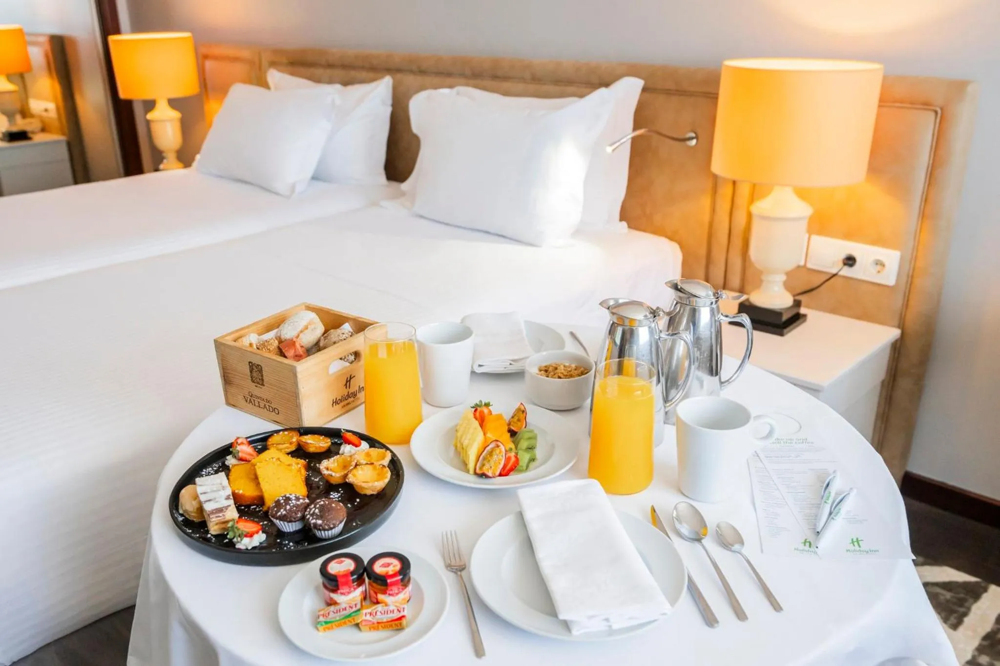 Photo of the whole room, Bed in Holiday Inn Porto Gaia by IHG