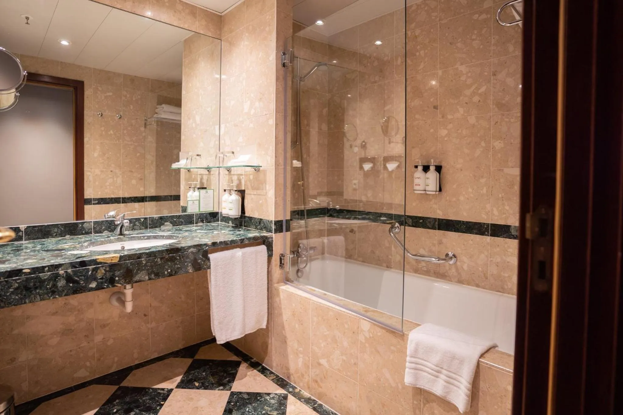 Bathroom in Holiday Inn Porto Gaia by IHG