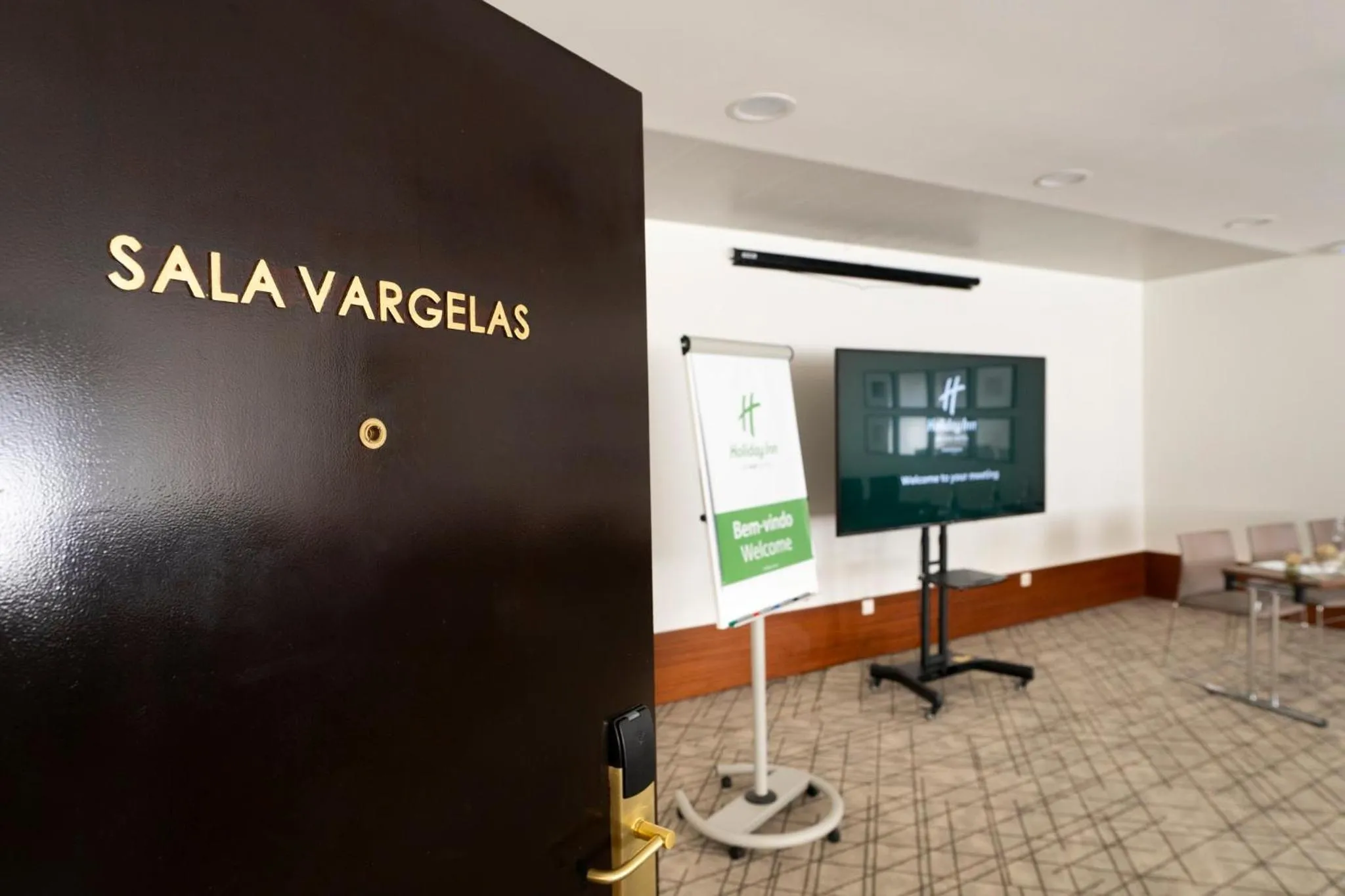 Meeting/conference room in Holiday Inn Porto Gaia by IHG