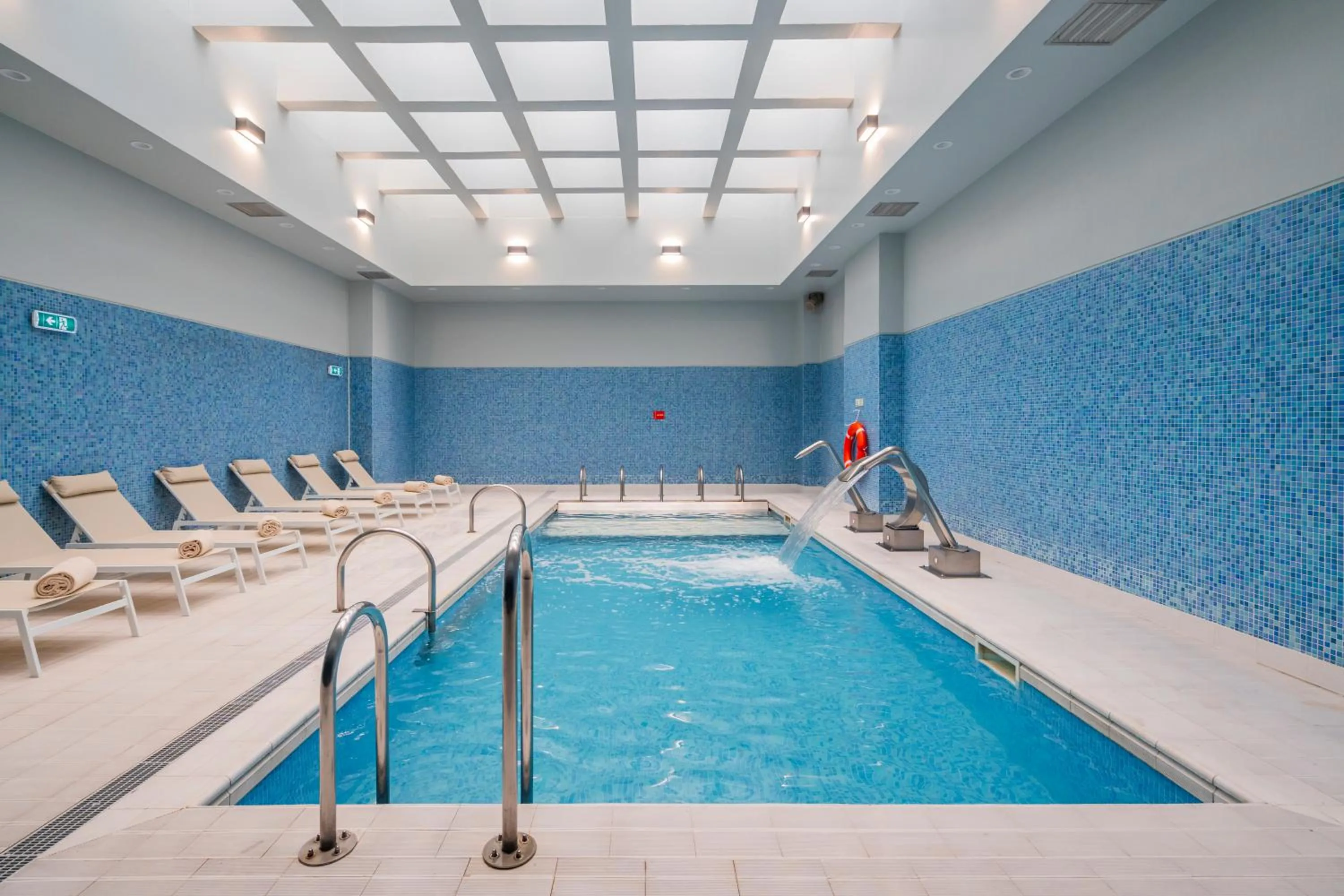 Swimming pool in Holiday Inn Porto Gaia by IHG