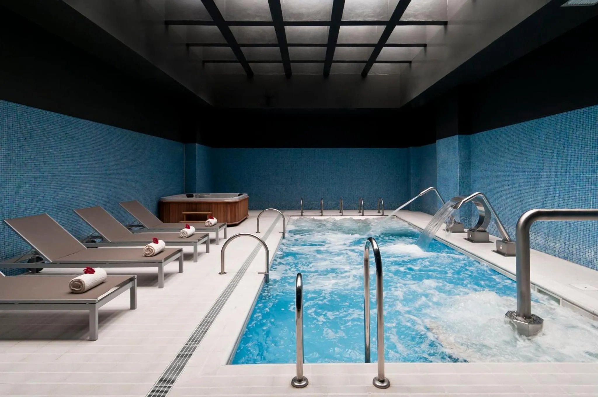 Swimming pool in Holiday Inn Porto Gaia by IHG