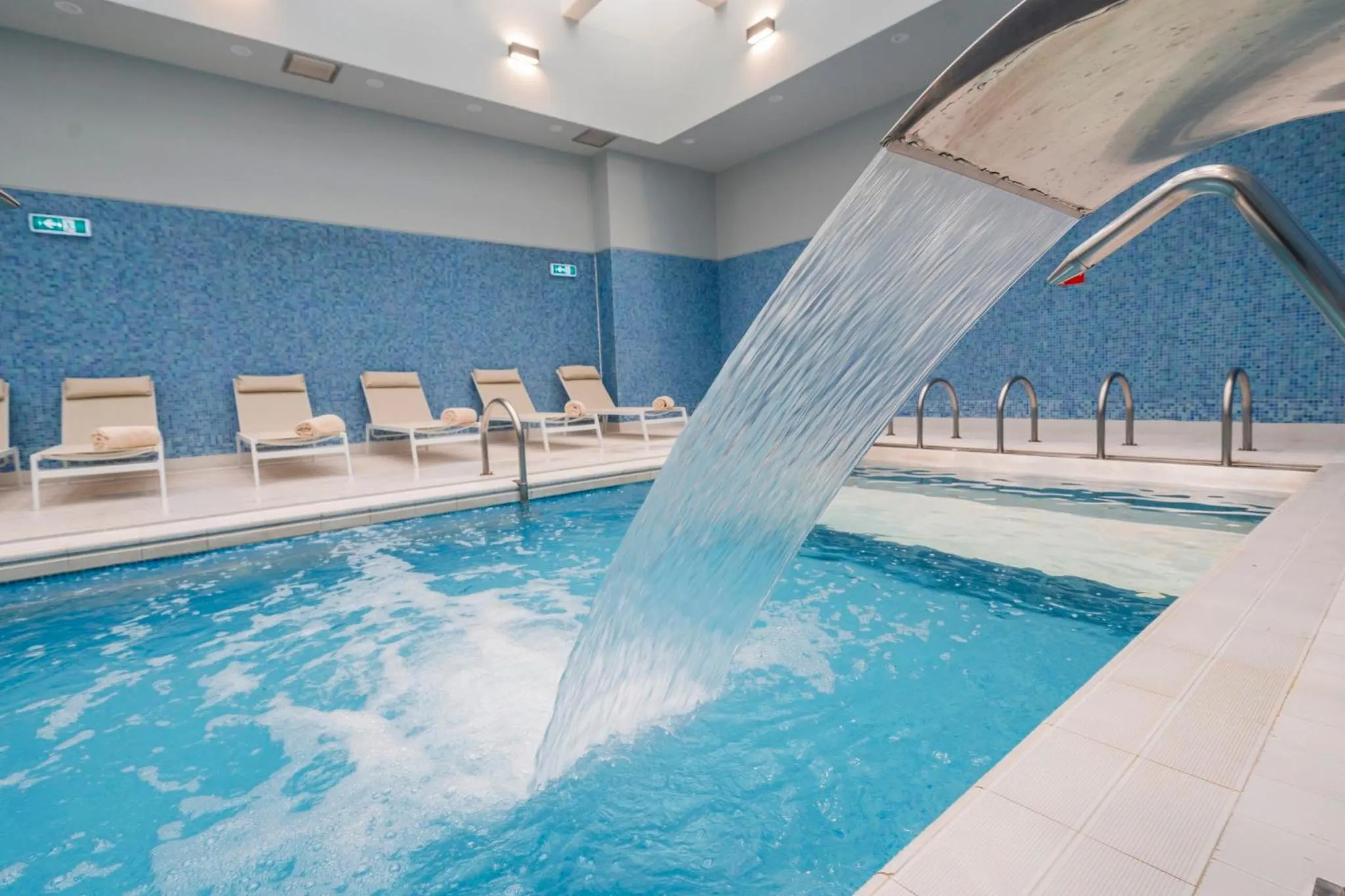 Swimming pool in Holiday Inn Porto Gaia by IHG