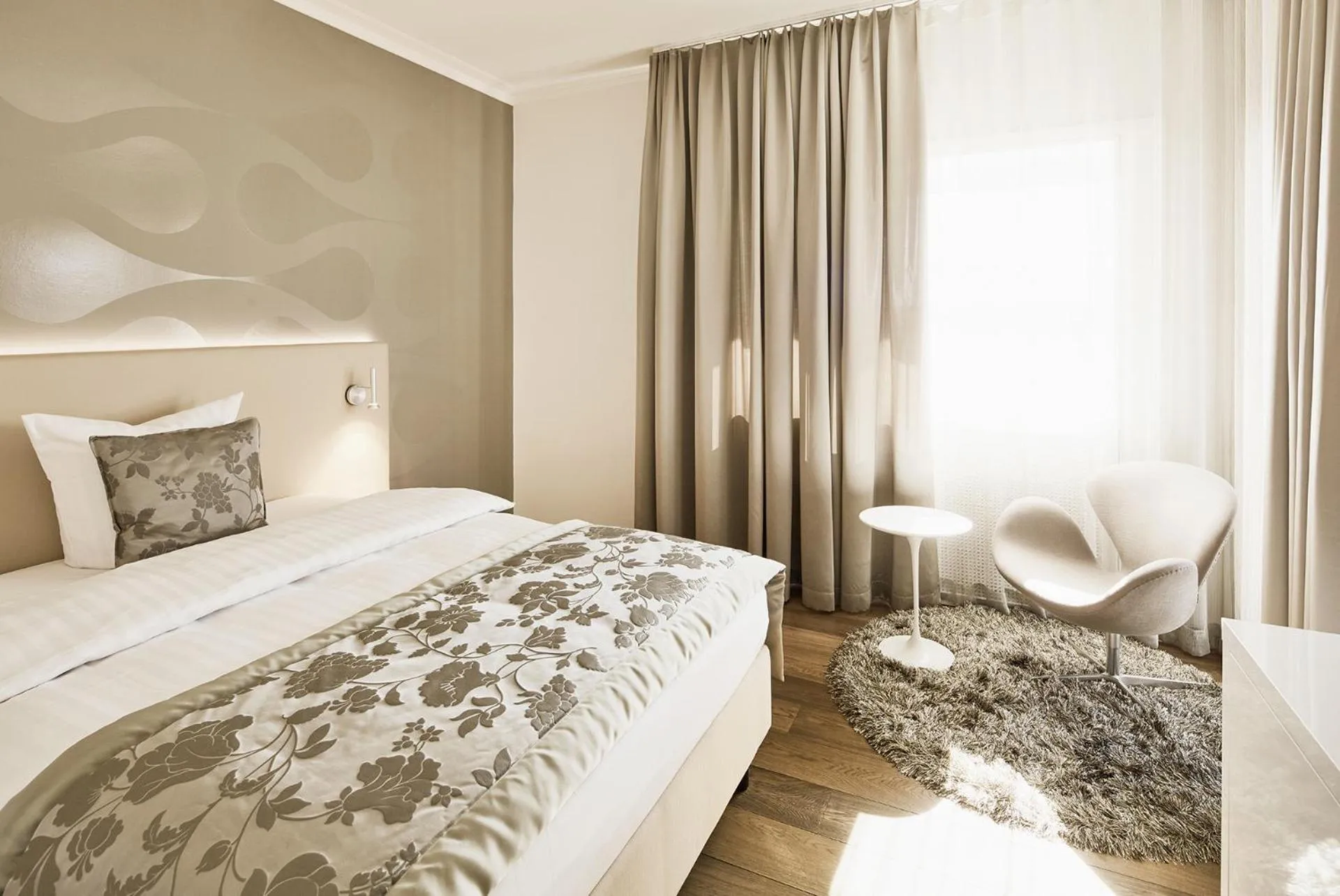 Photo of the whole room, Bed in Hotel Uzwil