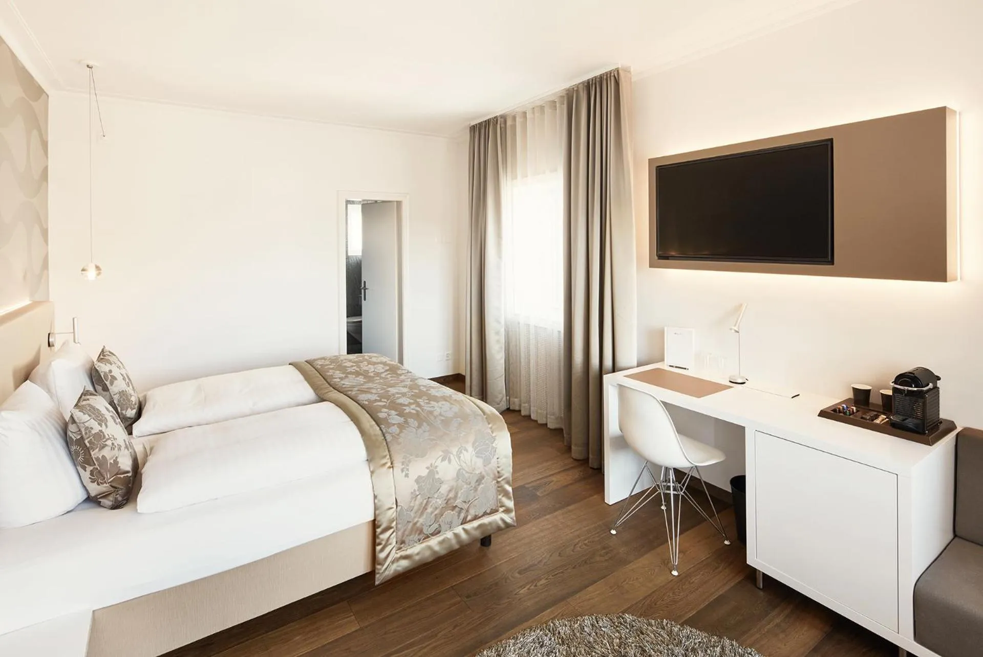 Photo of the whole room, Bed in Hotel Uzwil