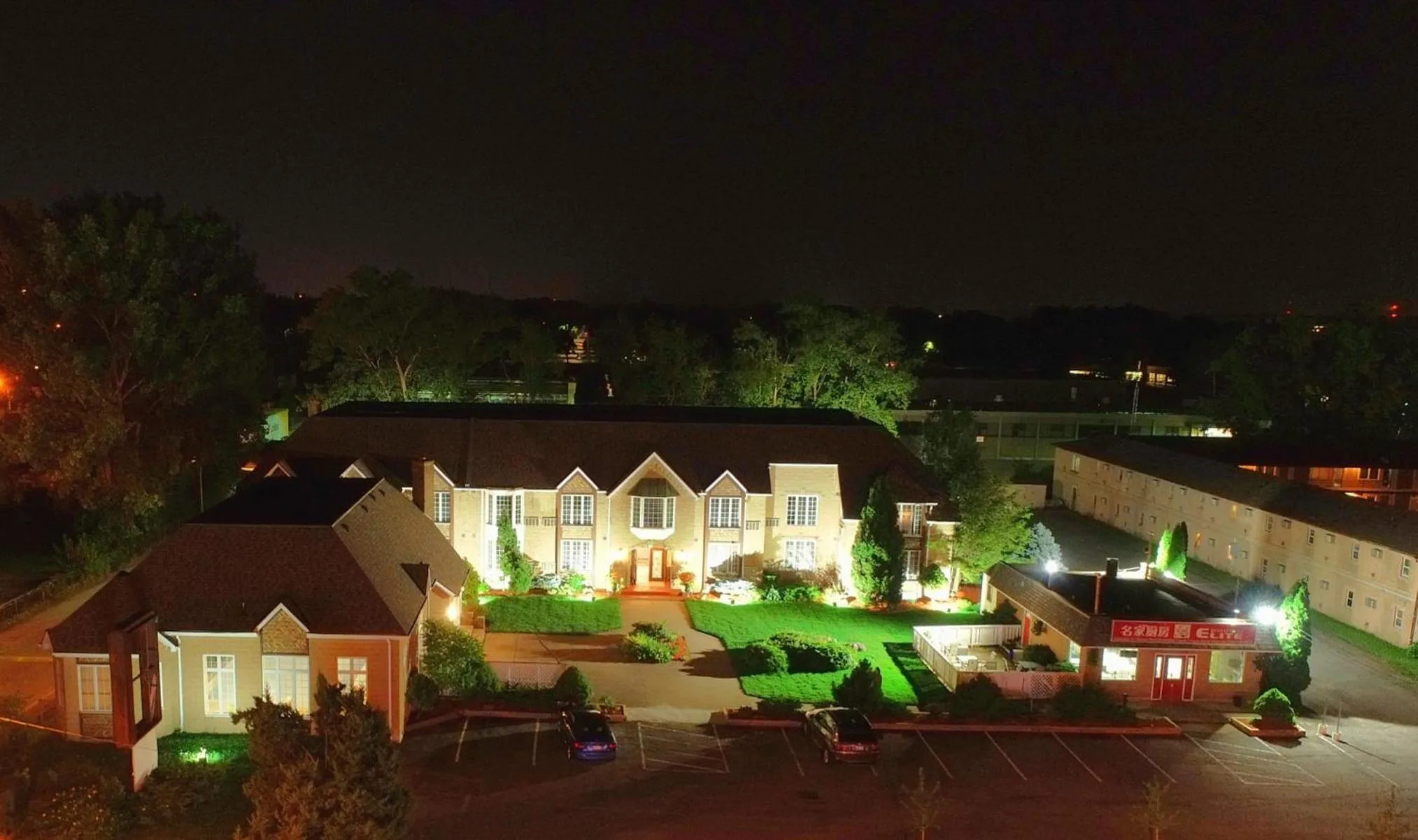 Bird's eye view in Fullerton Manor Inn