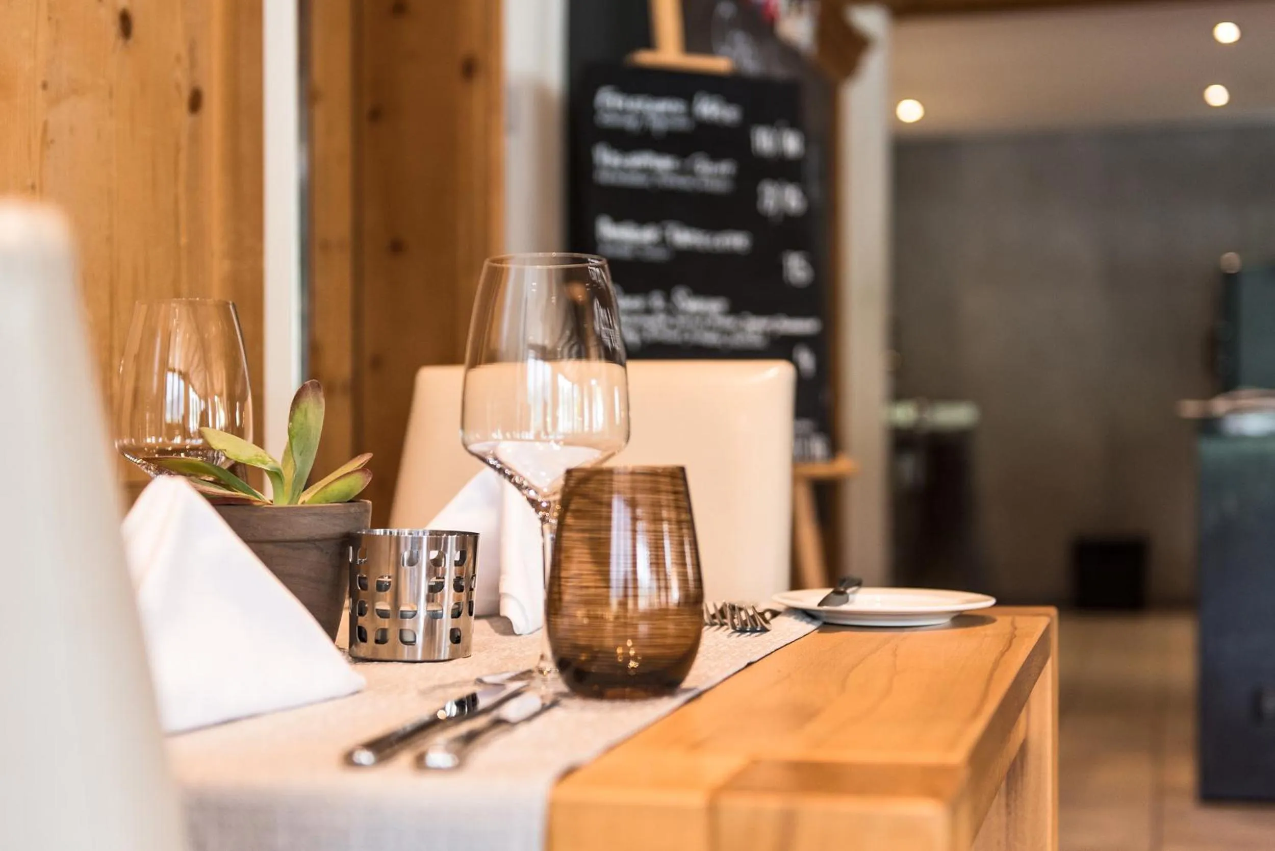 Restaurant/places to eat in Hotel Restaurant Chesa