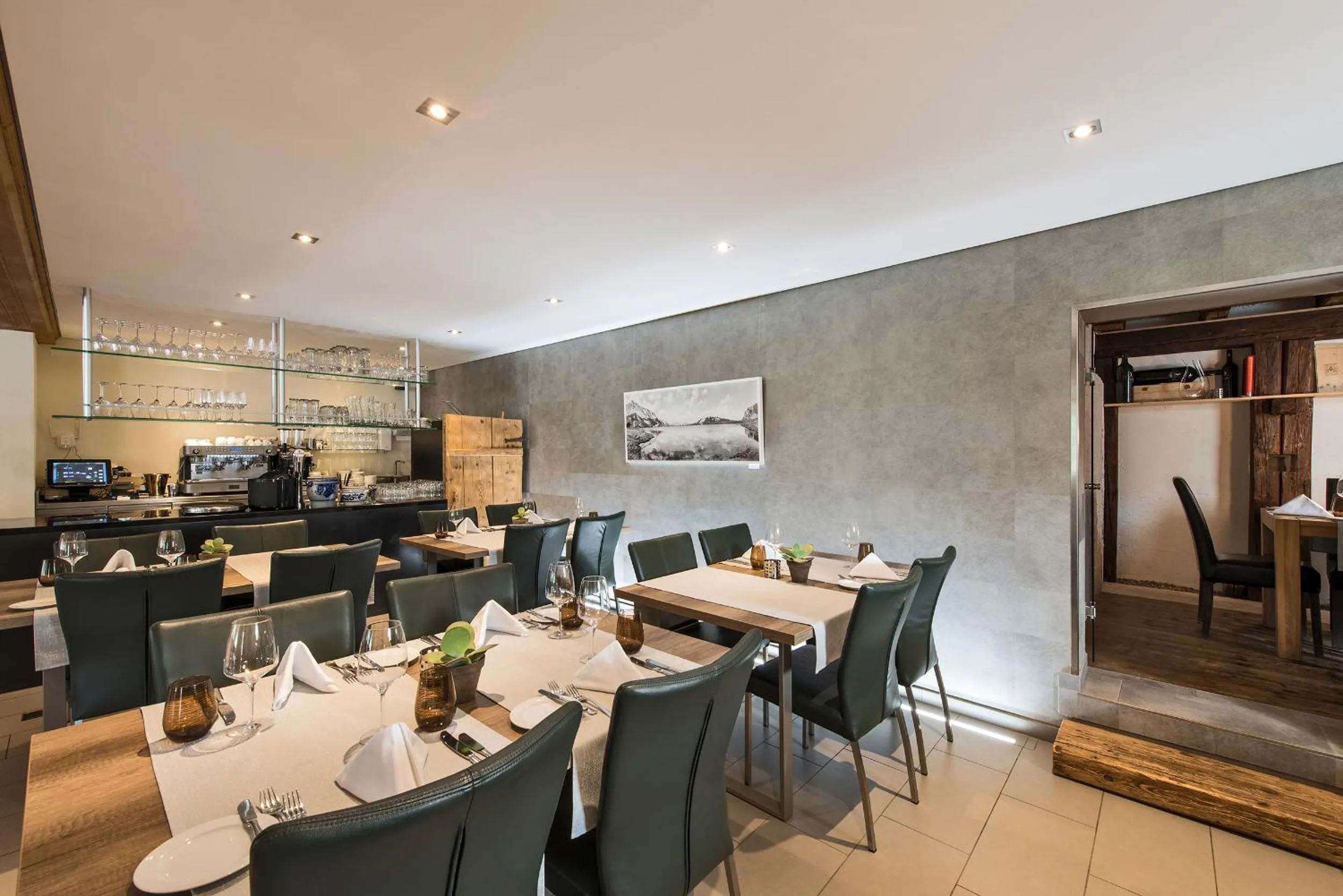 Restaurant/places to eat in Hotel Restaurant Chesa