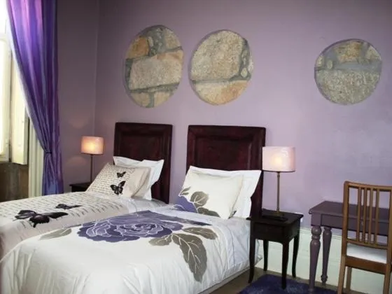 Bed in Pedra Iberica