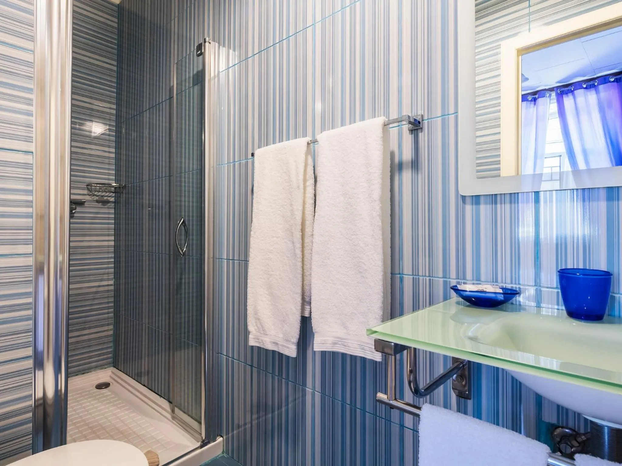 Bathroom in Pedra Iberica