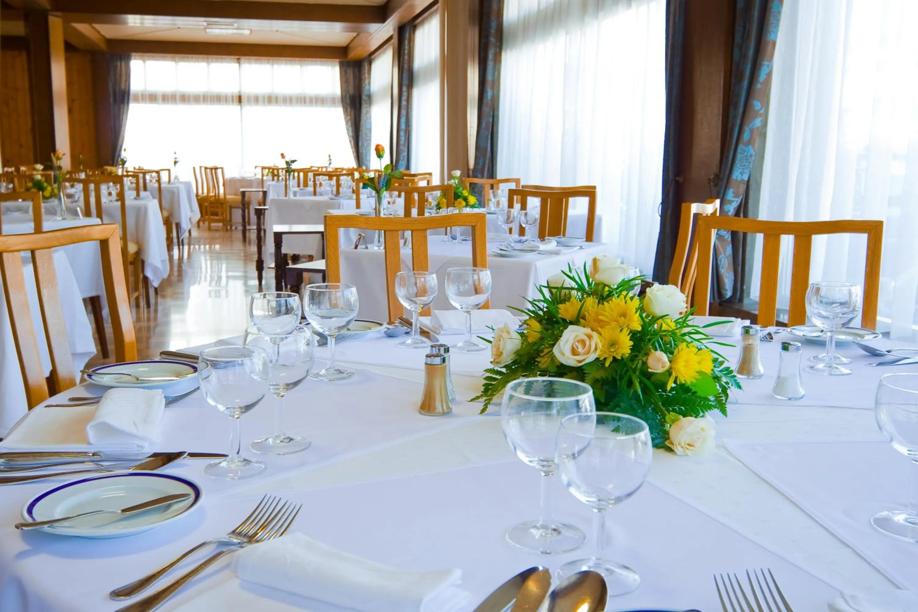 Restaurant/places to eat in Hotel Fatima Center