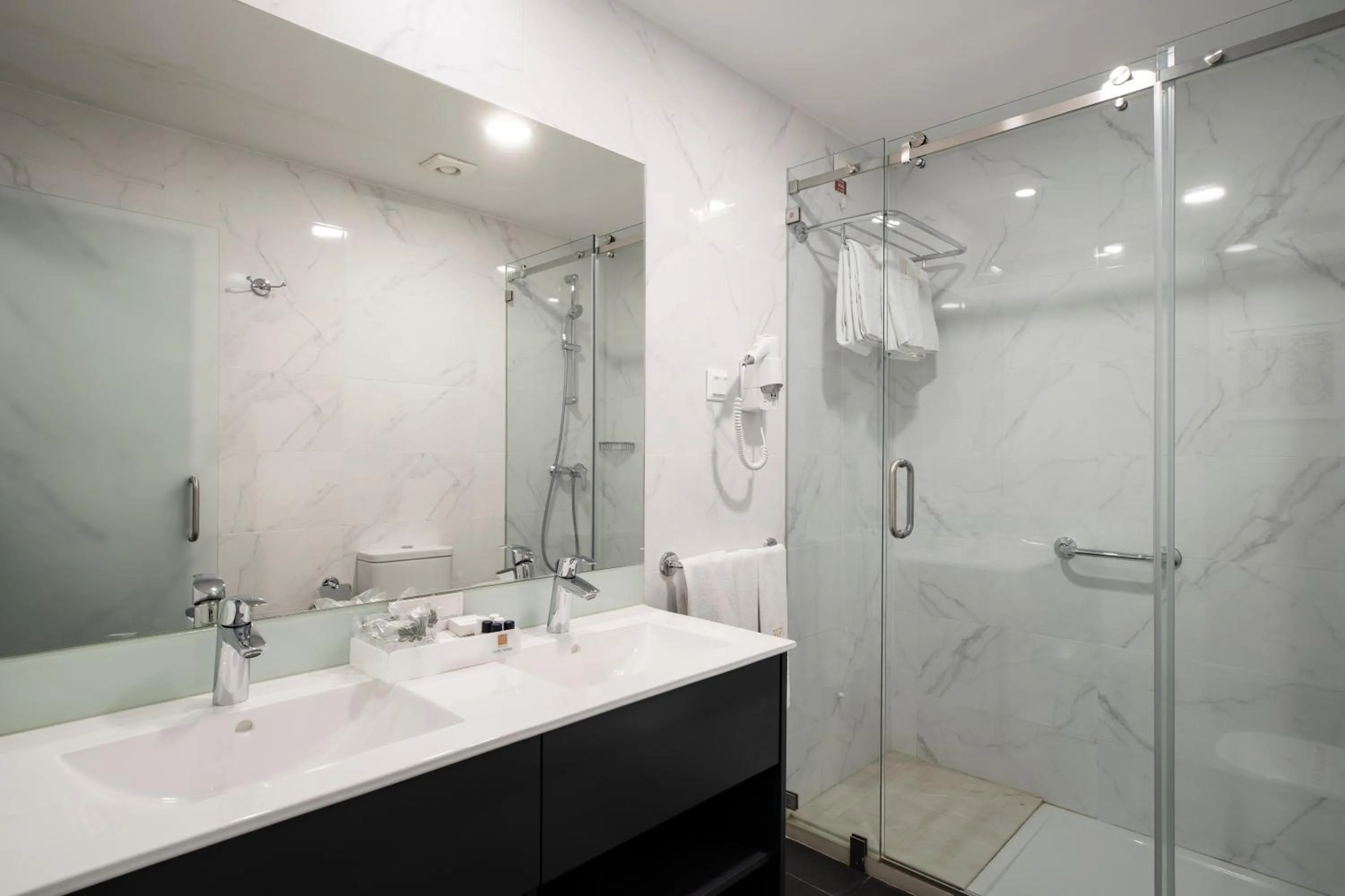 Shower in Hotel Fatima Center