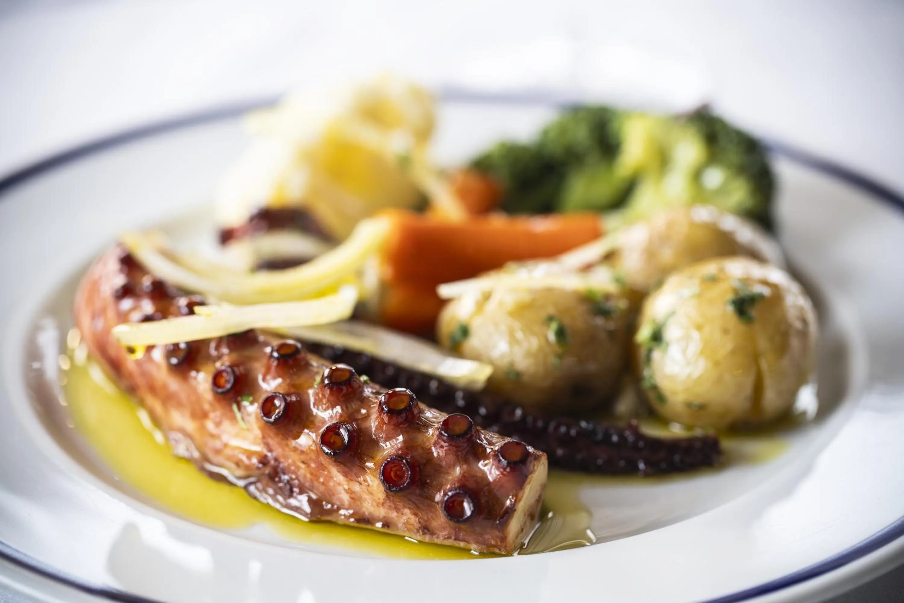 Restaurant/places to eat in Hotel Fatima Center