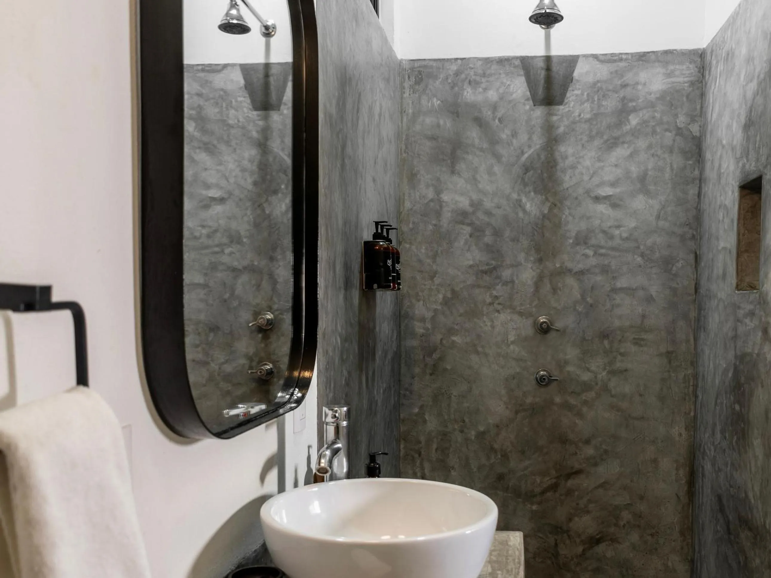 Shower in Residencia Tropical Don Bonito