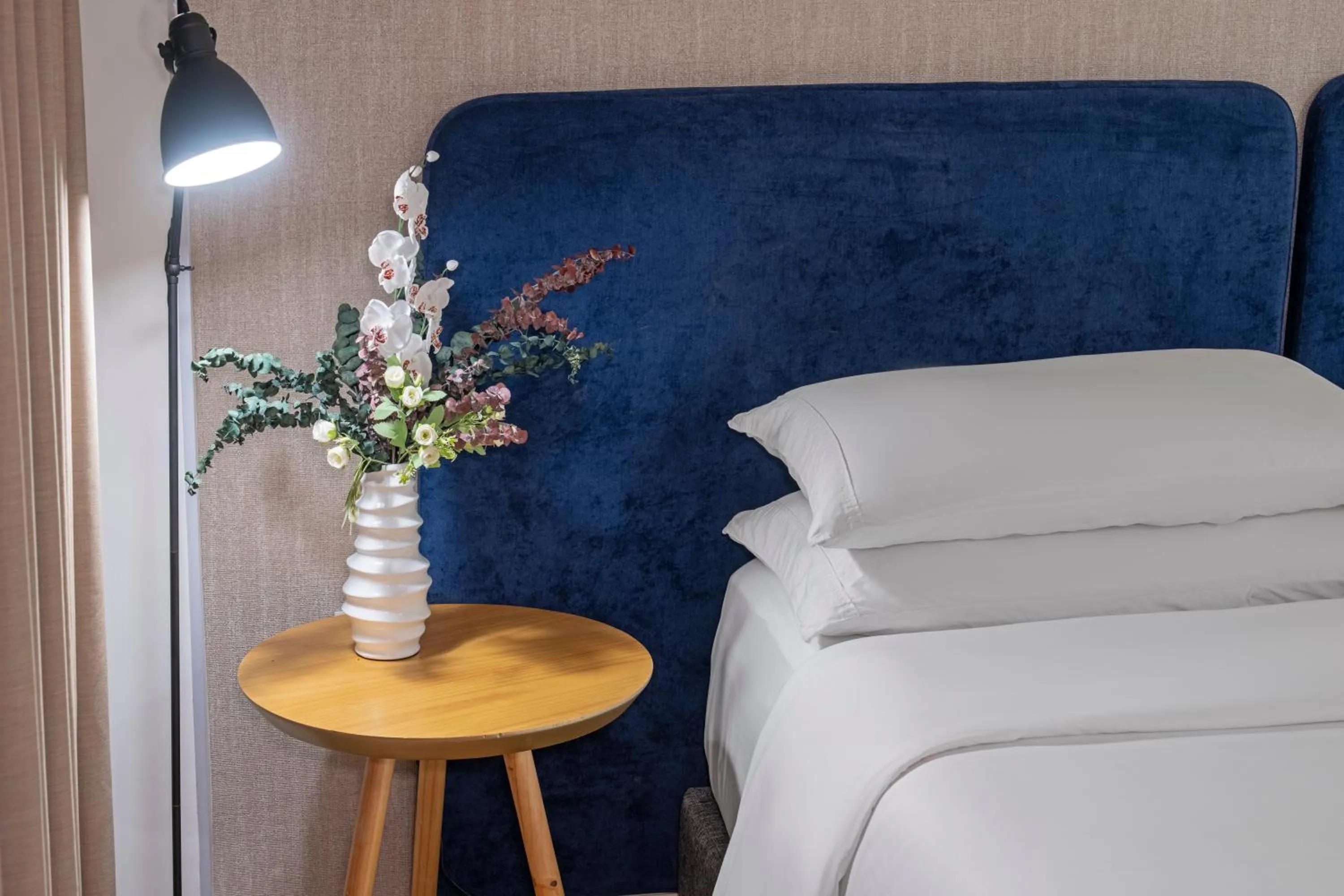 Bed in Faranda Collection Cali, a member of Radisson Individuals