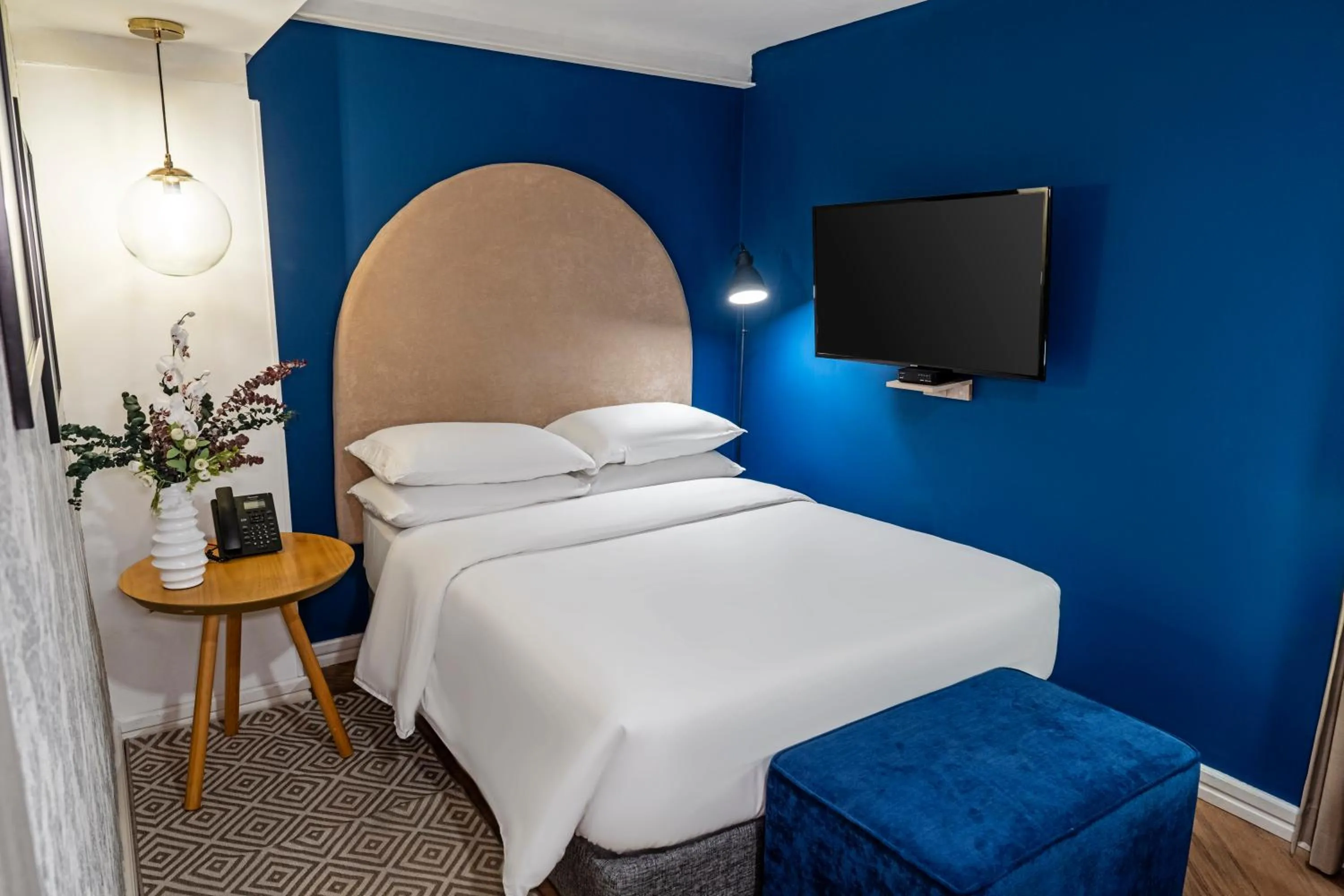 Bed in Faranda Collection Cali, a member of Radisson Individuals