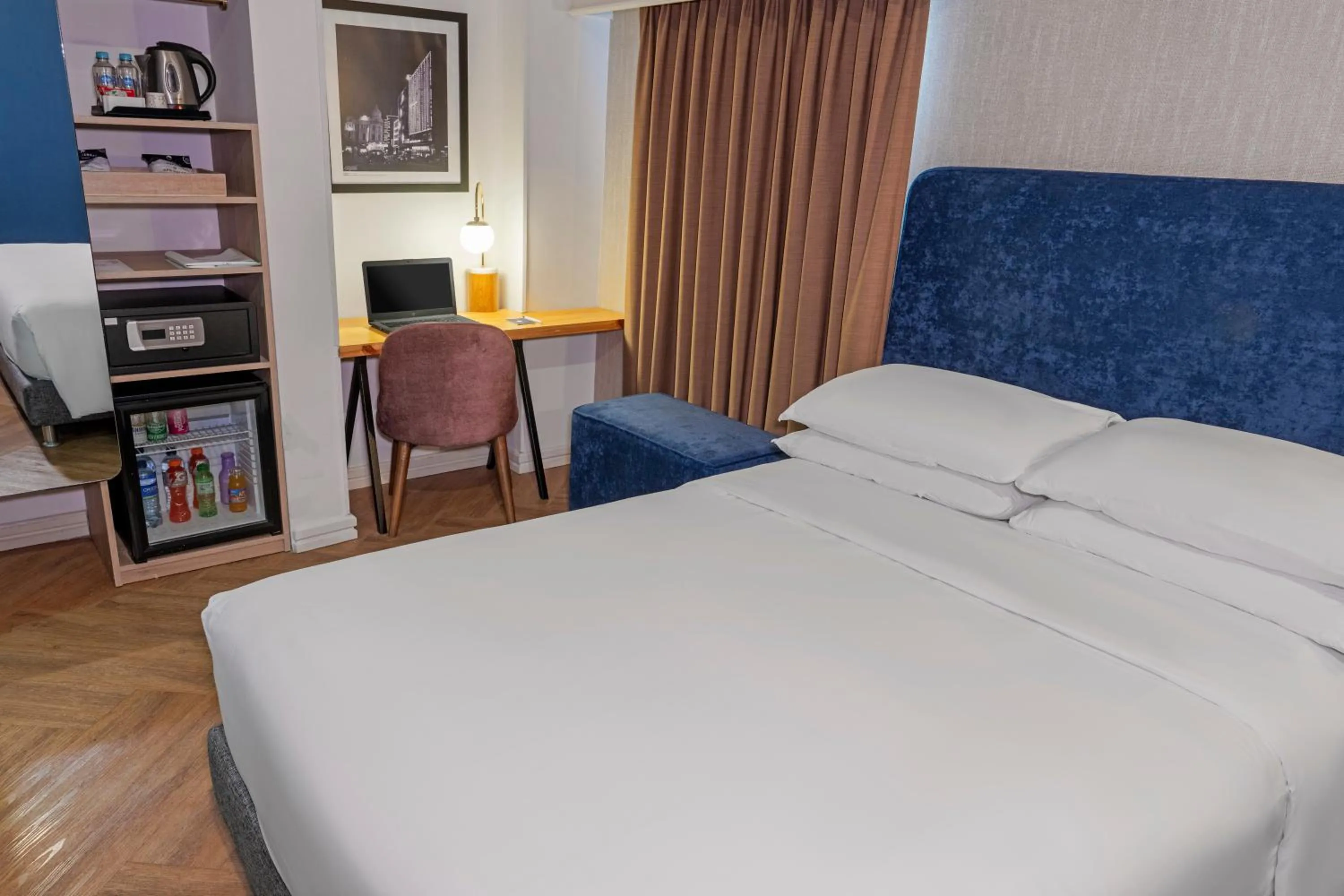 Photo of the whole room, Bed in Faranda Collection Cali, a member of Radisson Individuals