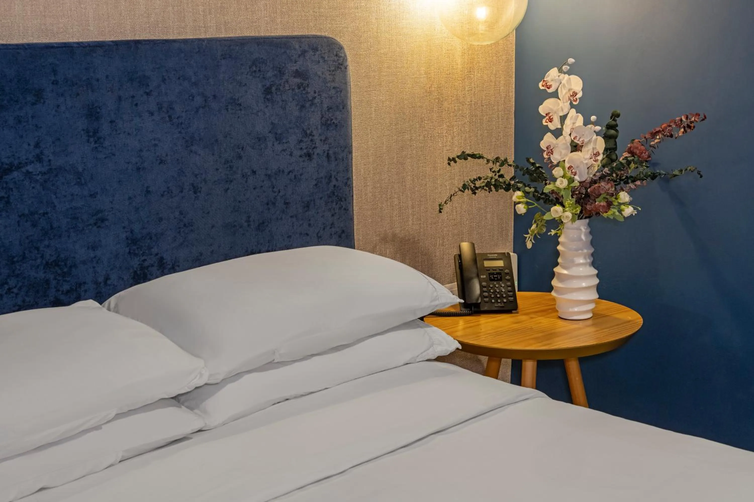 Bed in Faranda Collection Cali, a member of Radisson Individuals