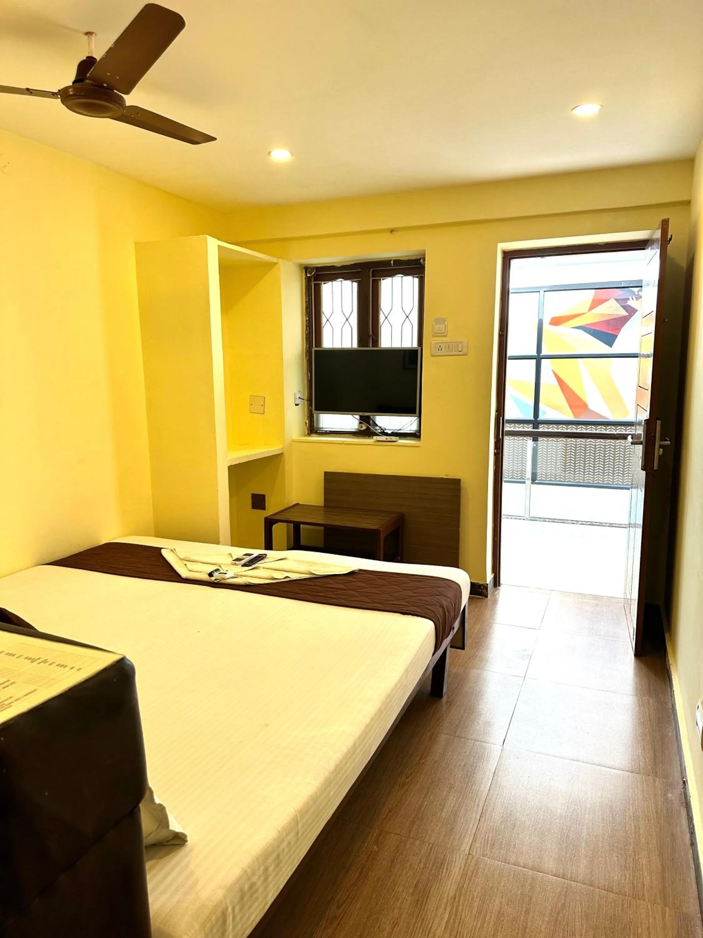 View (from property/room), Bed in Hotel Ramakrishna