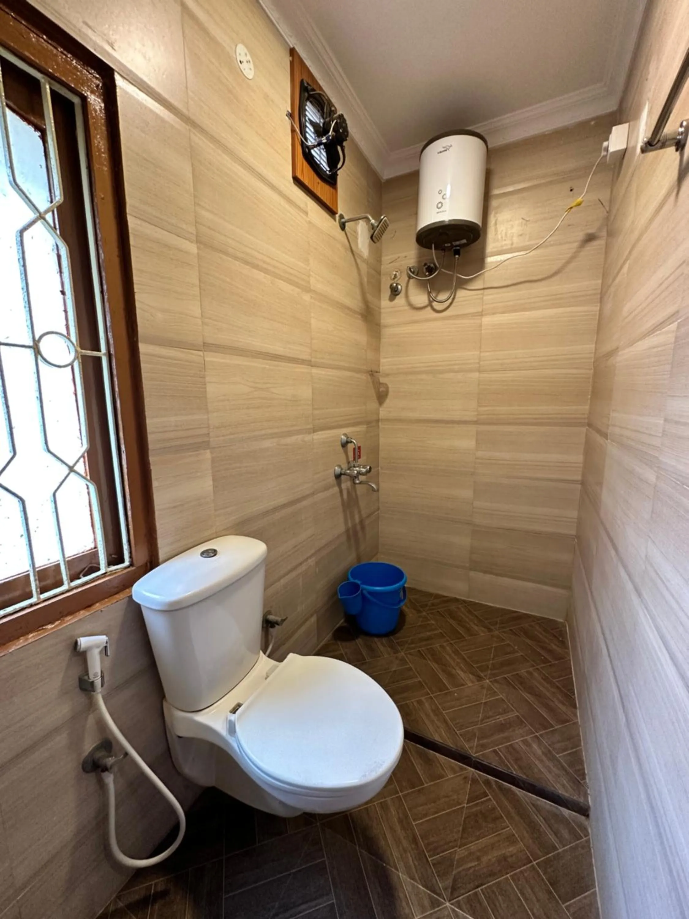 Shower in Hotel Ramakrishna