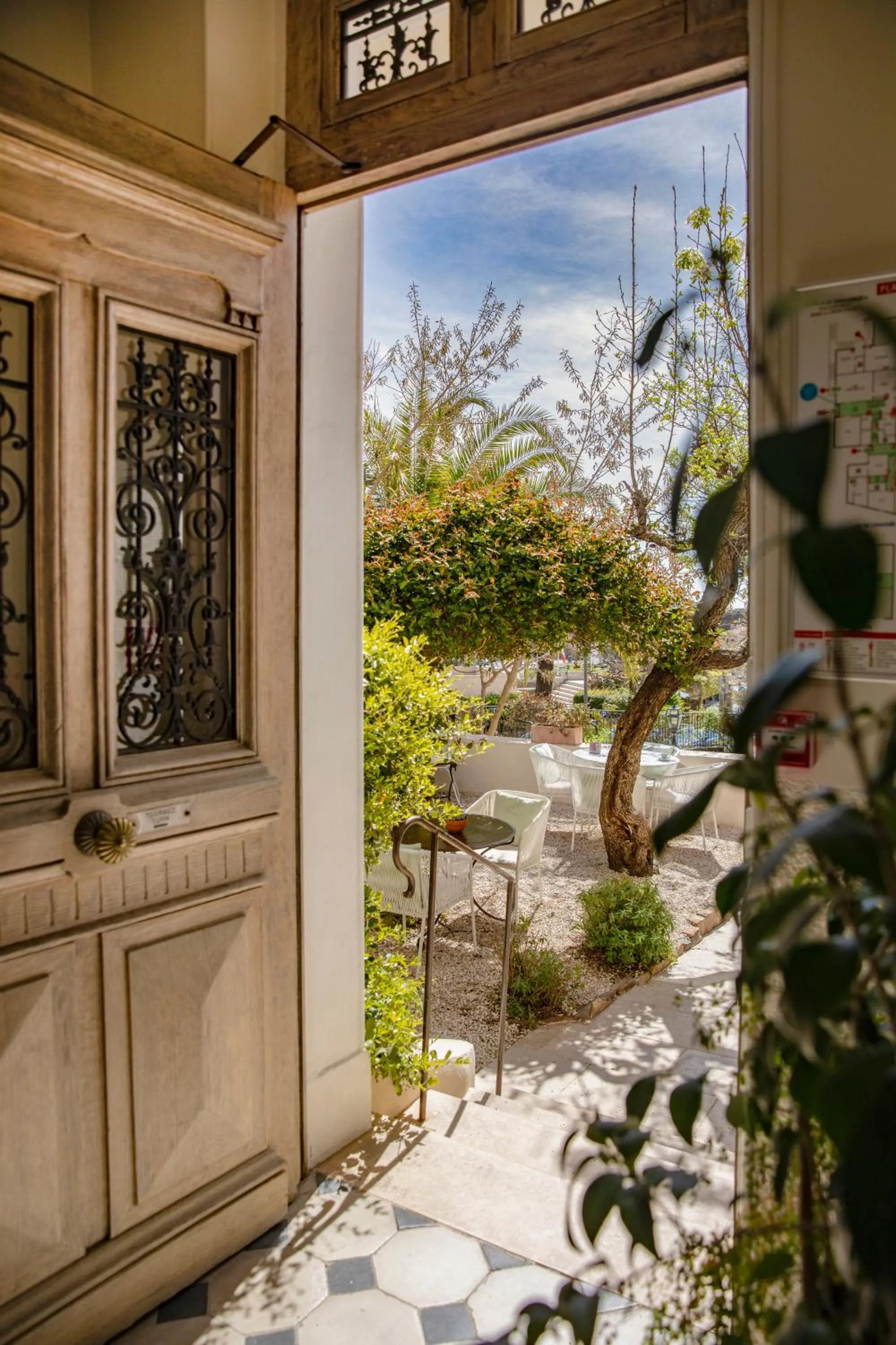 Property building in Hotel La Bienvenue