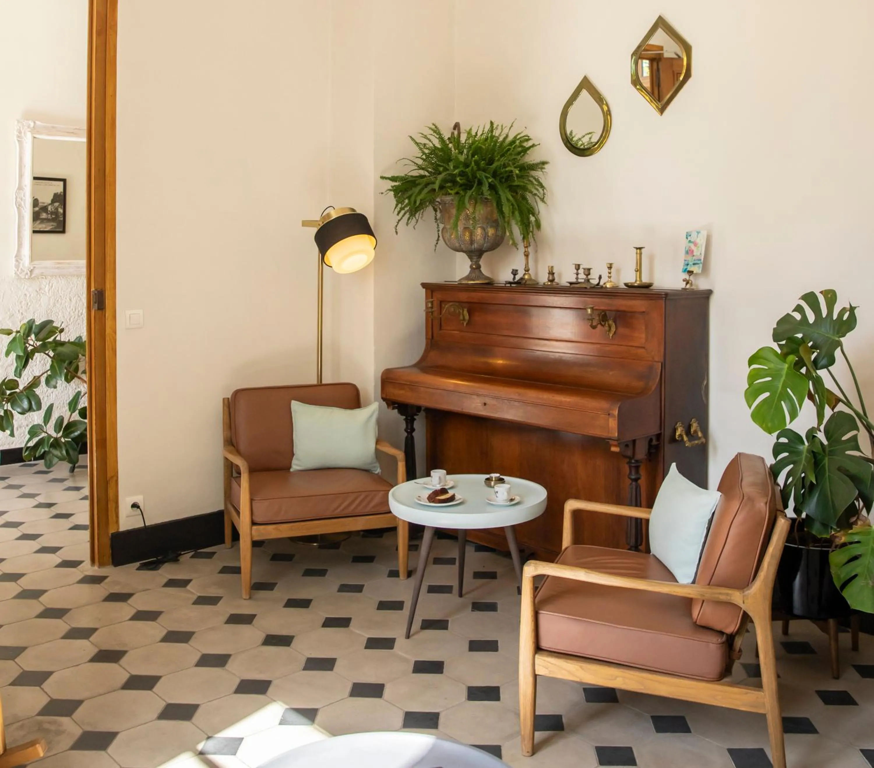 Communal lounge/ TV room in Hotel La Bienvenue
