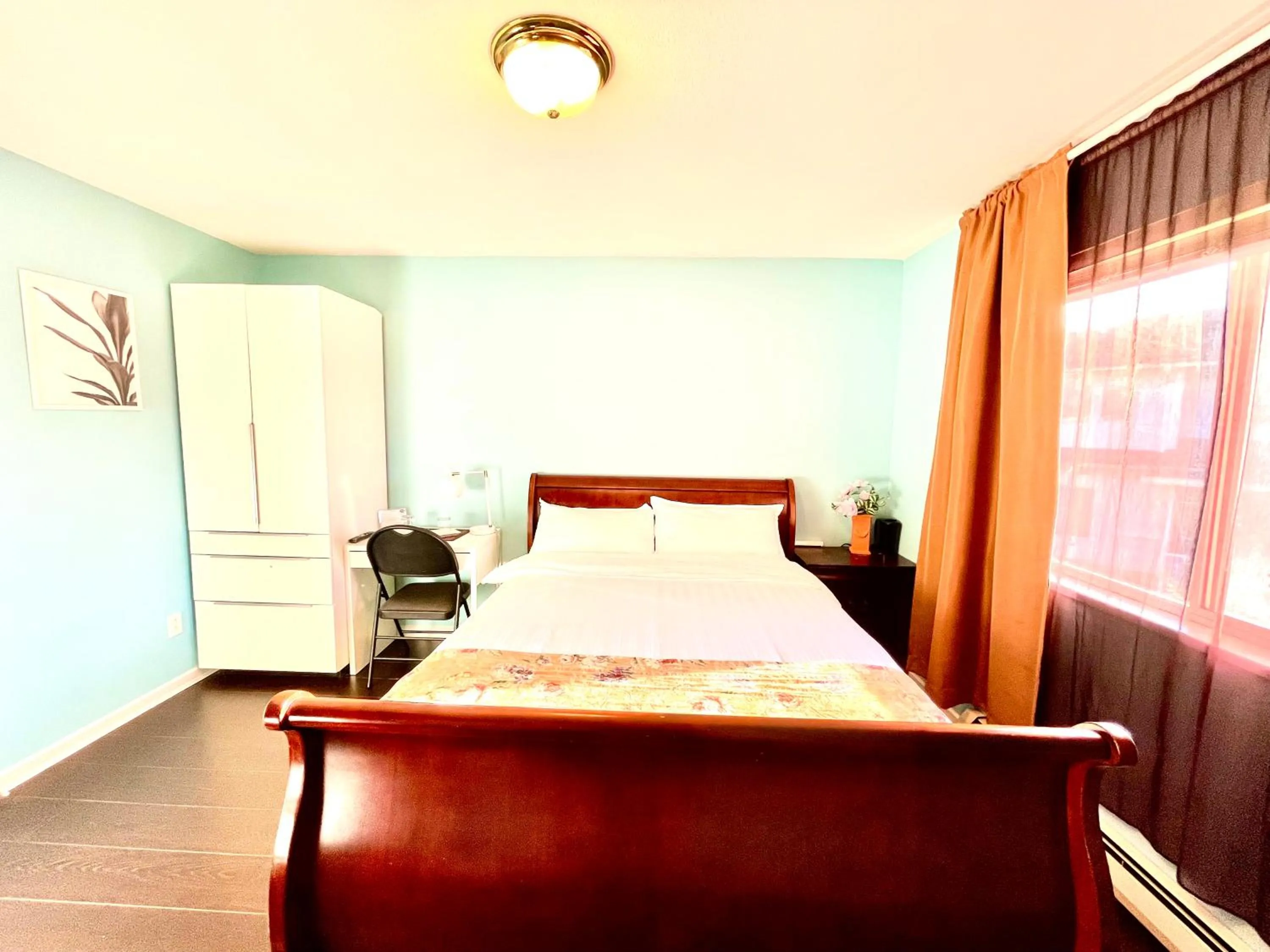 Bedroom in Vancouver Bed & Breakfast