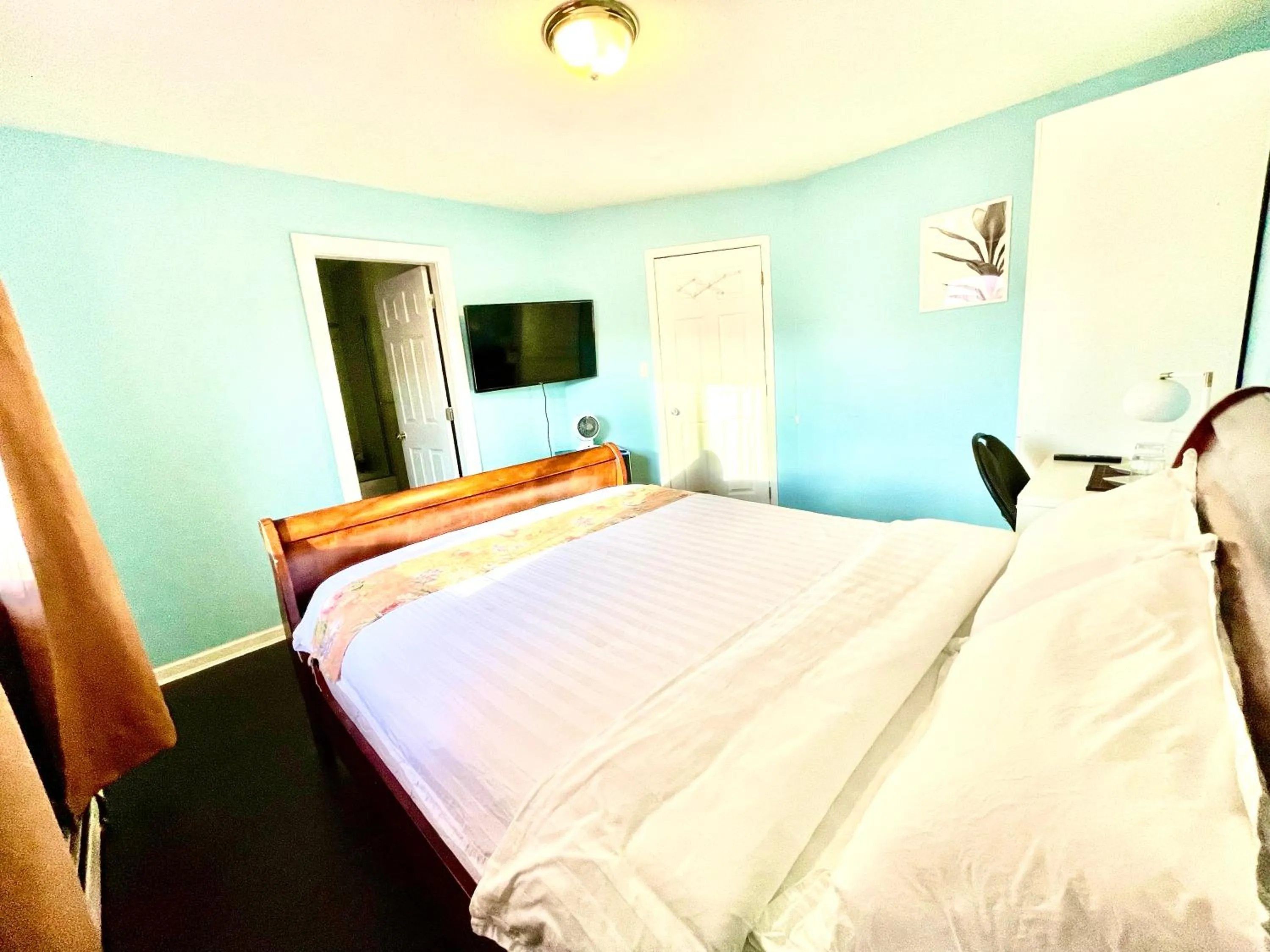 Photo of the whole room in Vancouver Bed & Breakfast