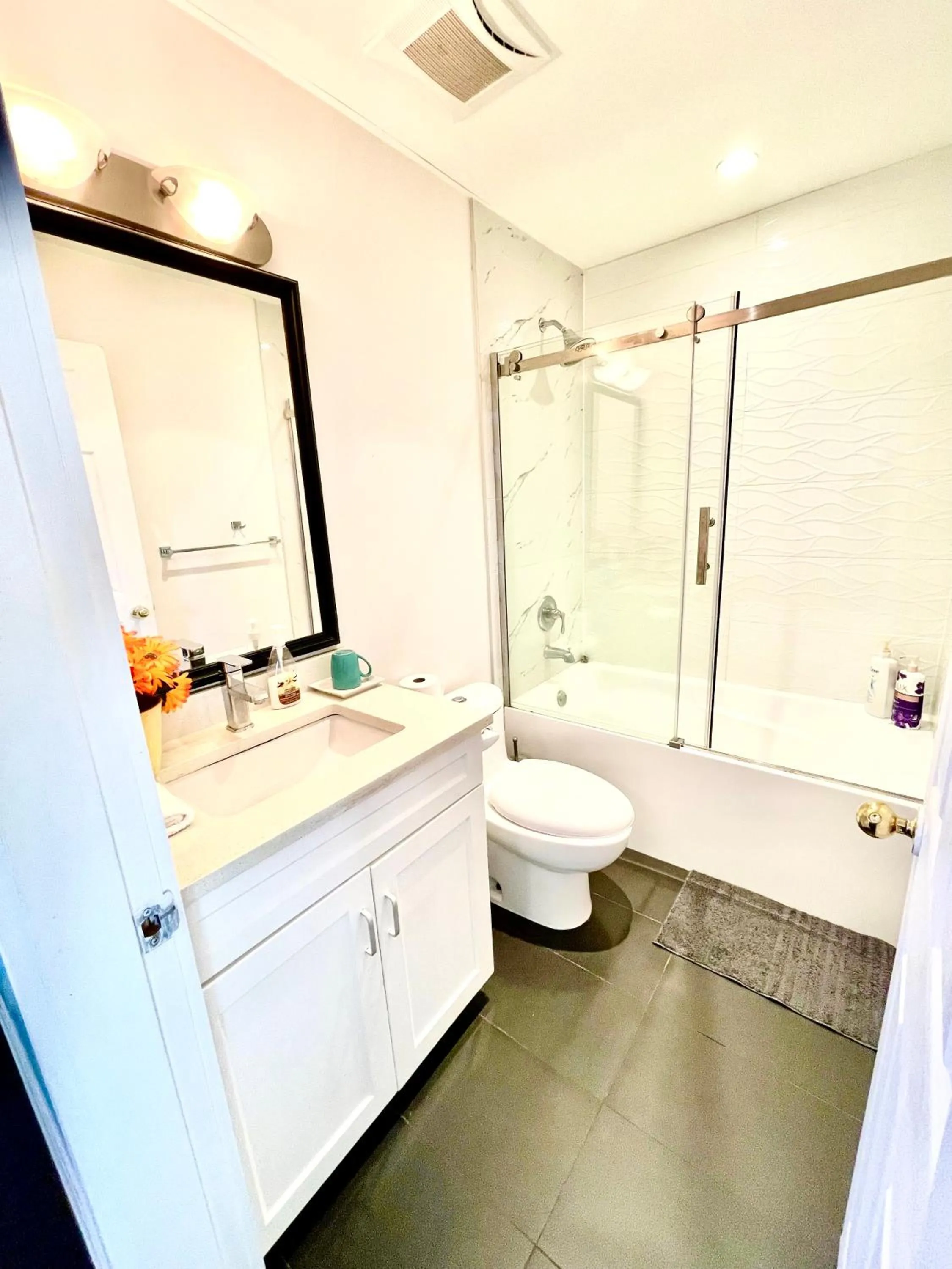 Bathroom in Vancouver Bed & Breakfast