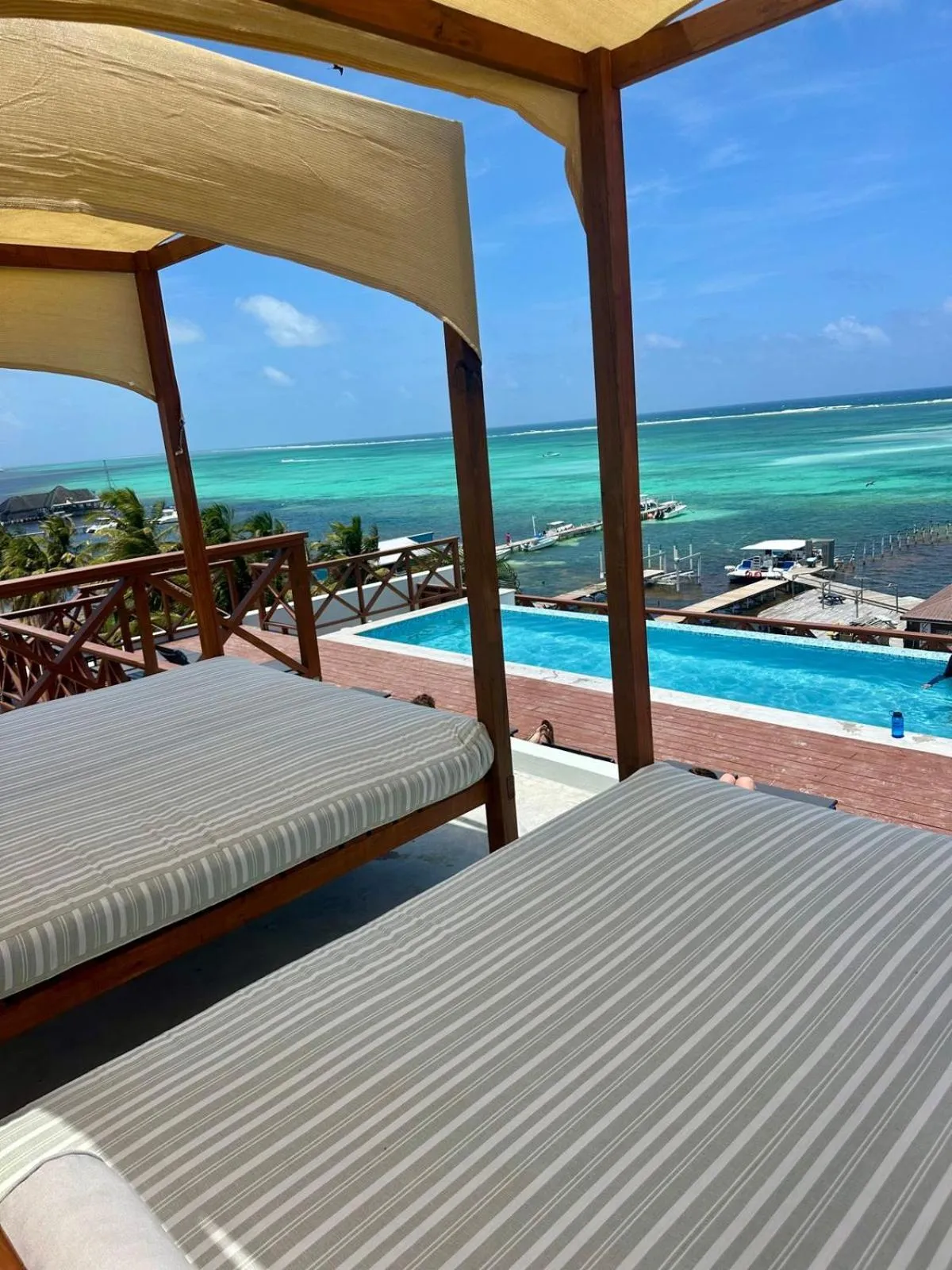 Swimming pool in Drift Inn San Pedro