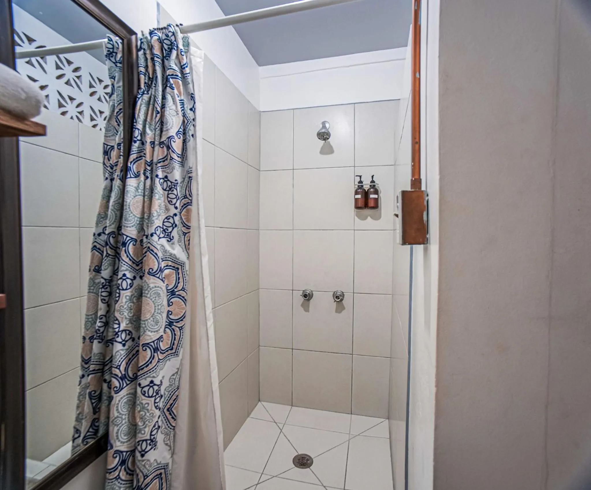 Bathroom in Drift Inn San Pedro