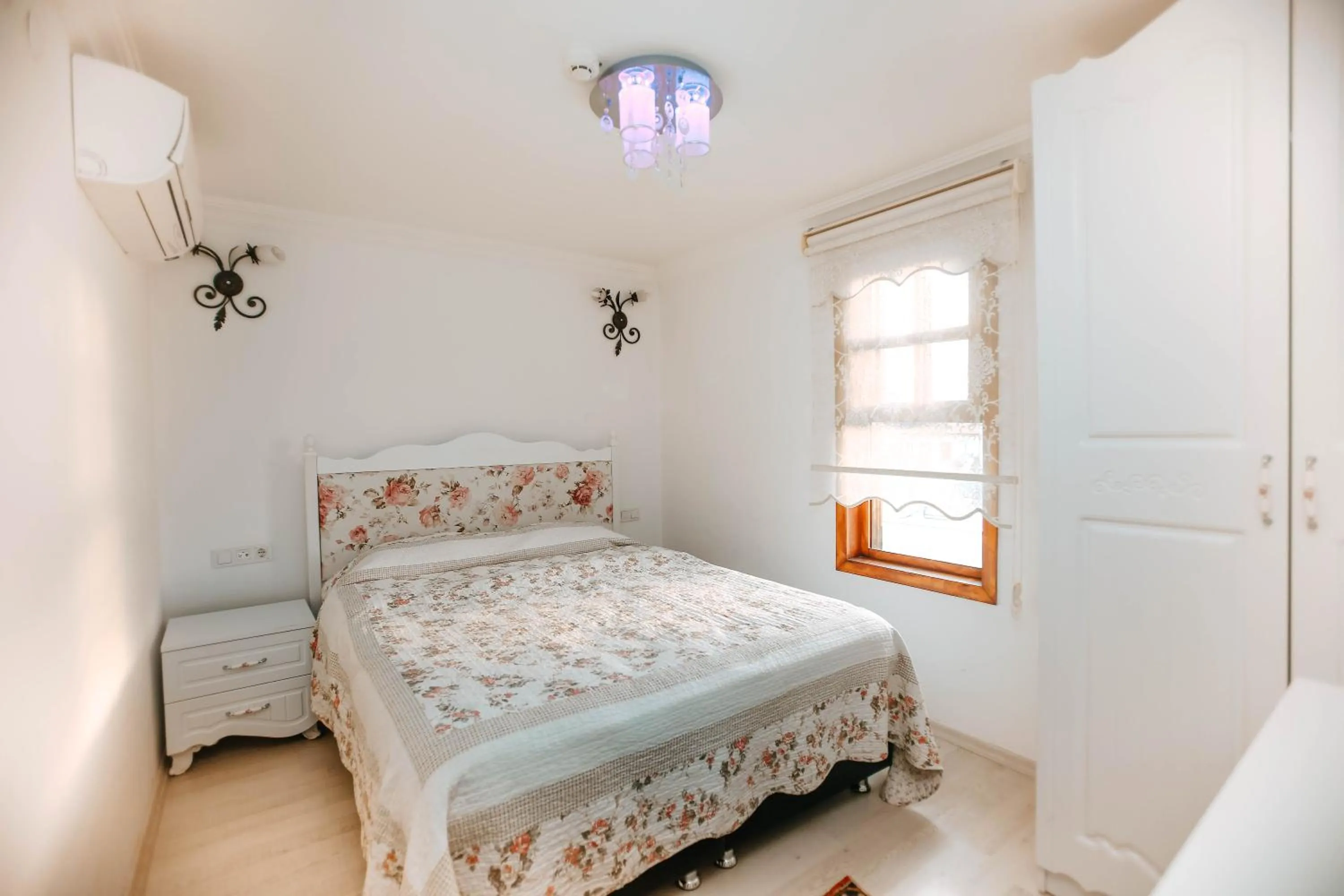 Photo of the whole room in Patio Hotel