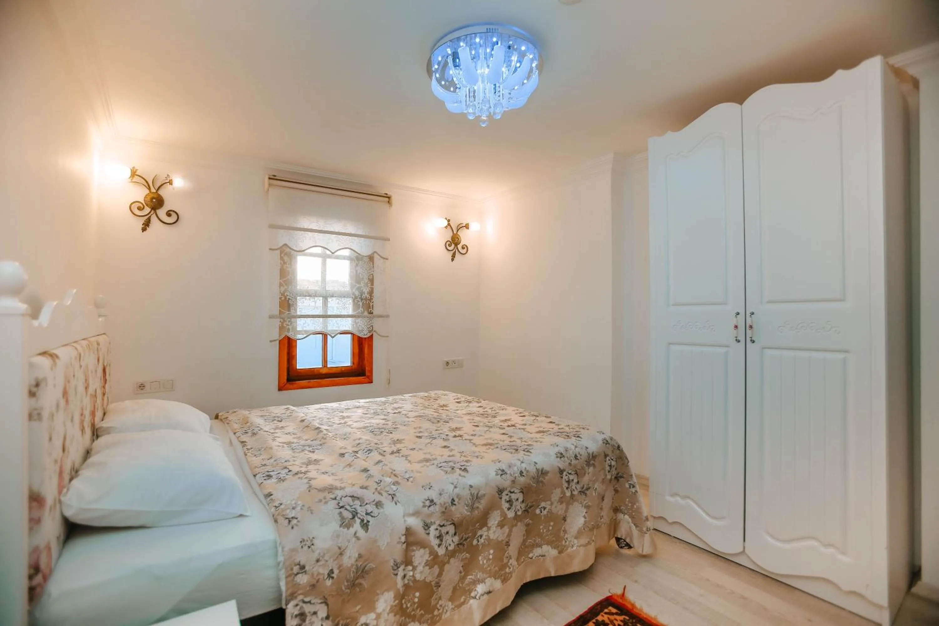 Photo of the whole room in Patio Hotel