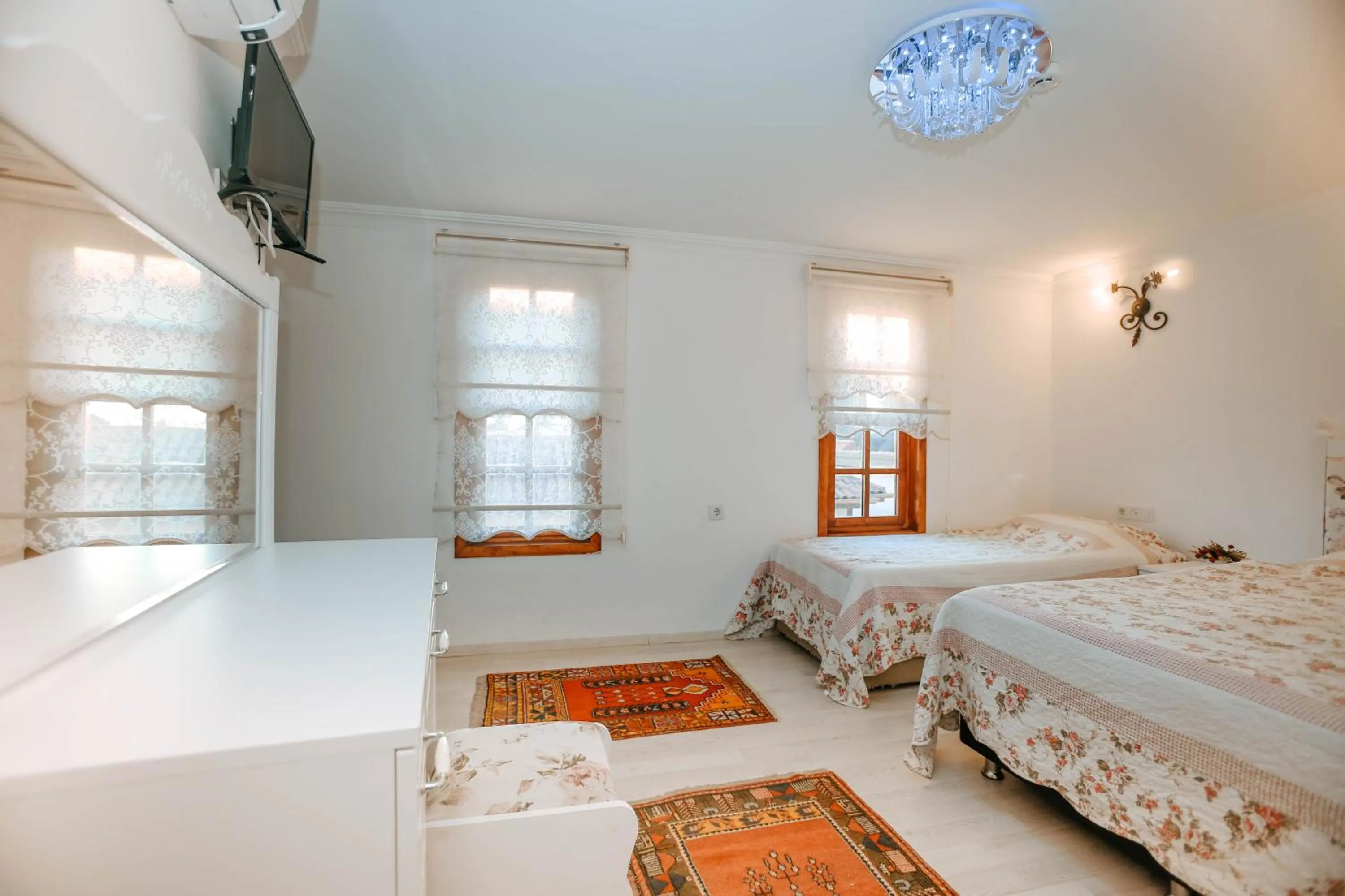 Photo of the whole room in Patio Hotel