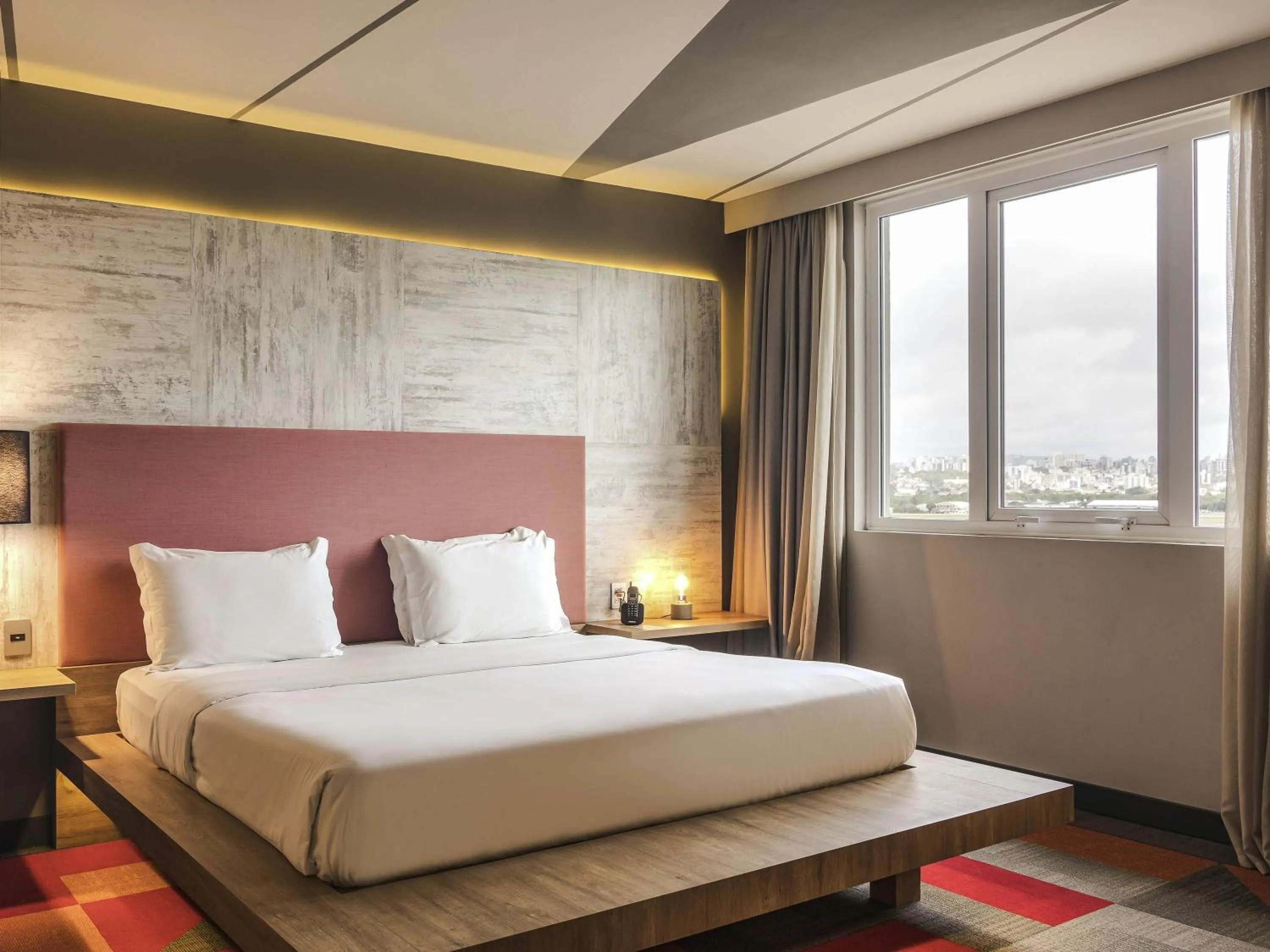 Bedroom, Bed in Novotel Porto Alegre Airport