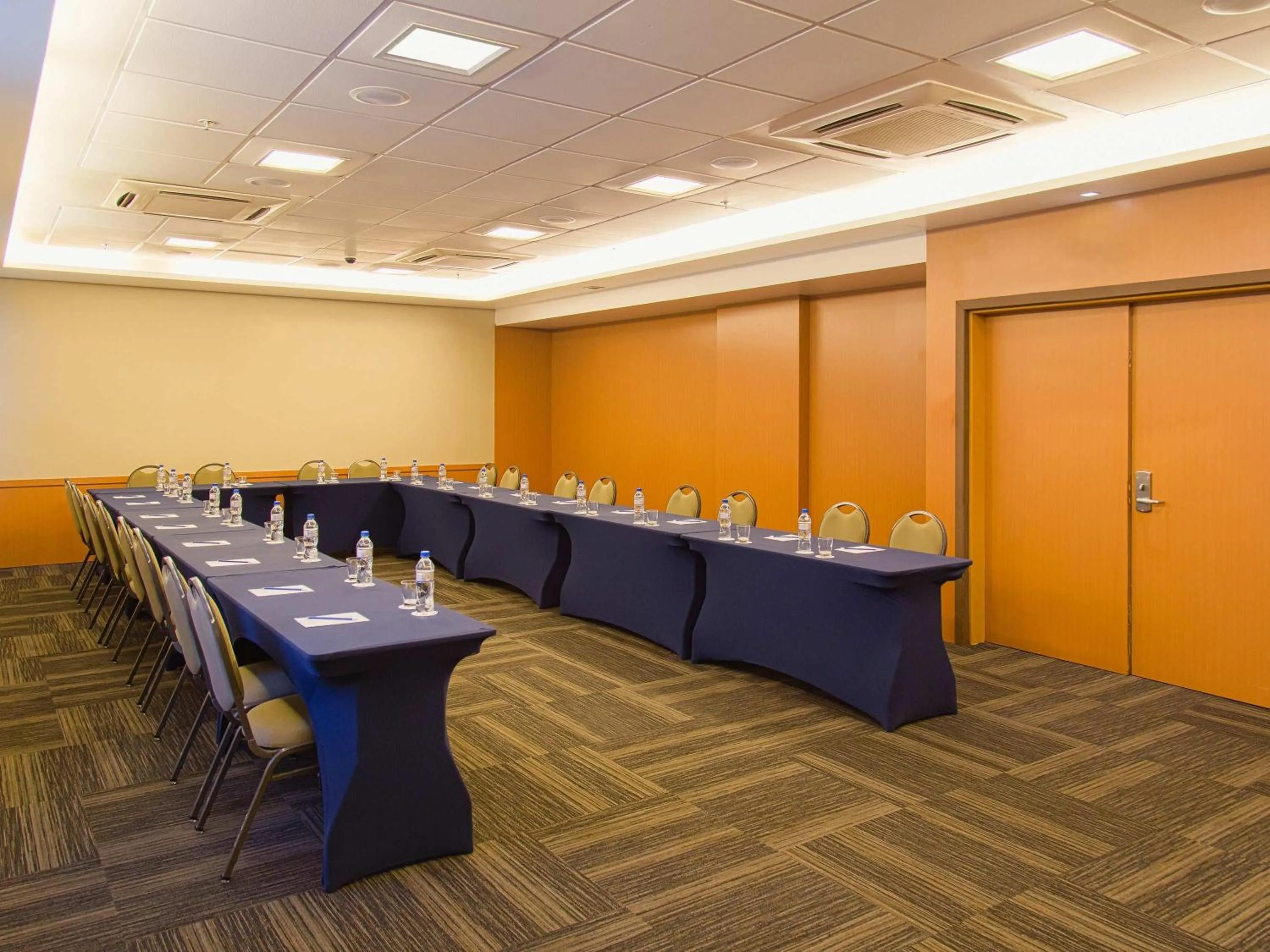 Meeting/conference room in Novotel Porto Alegre Airport