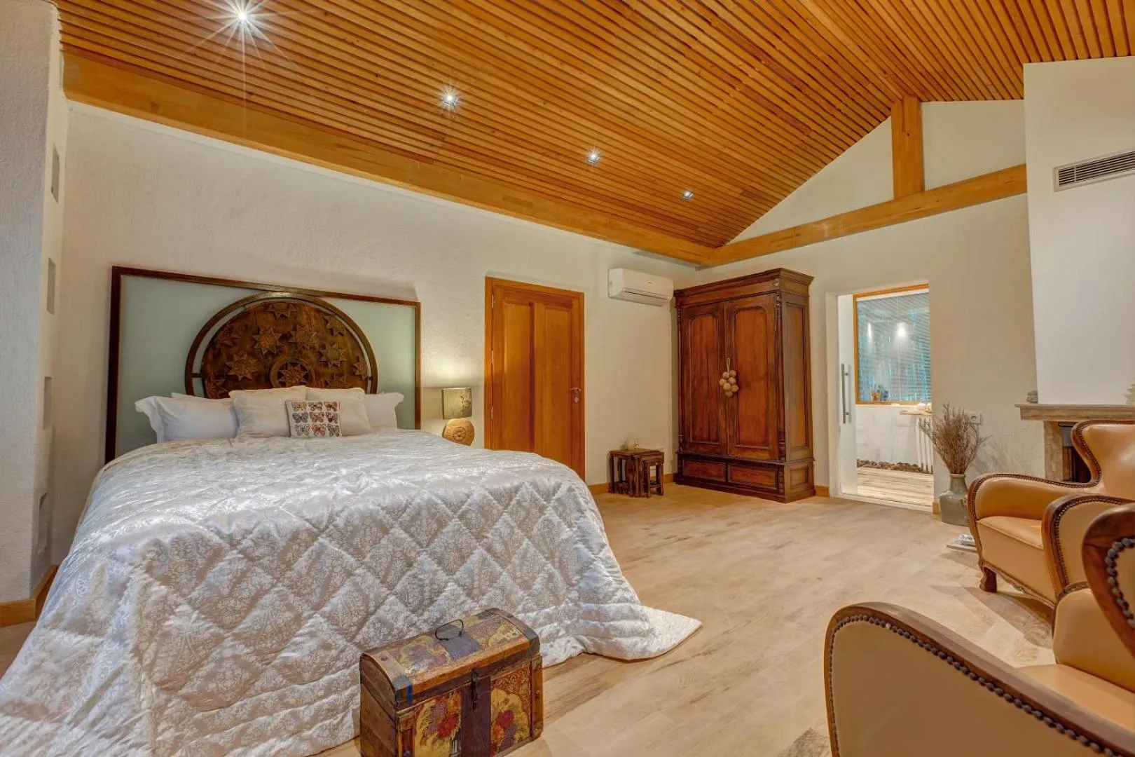 Living room, Bed in Olympos Lodge