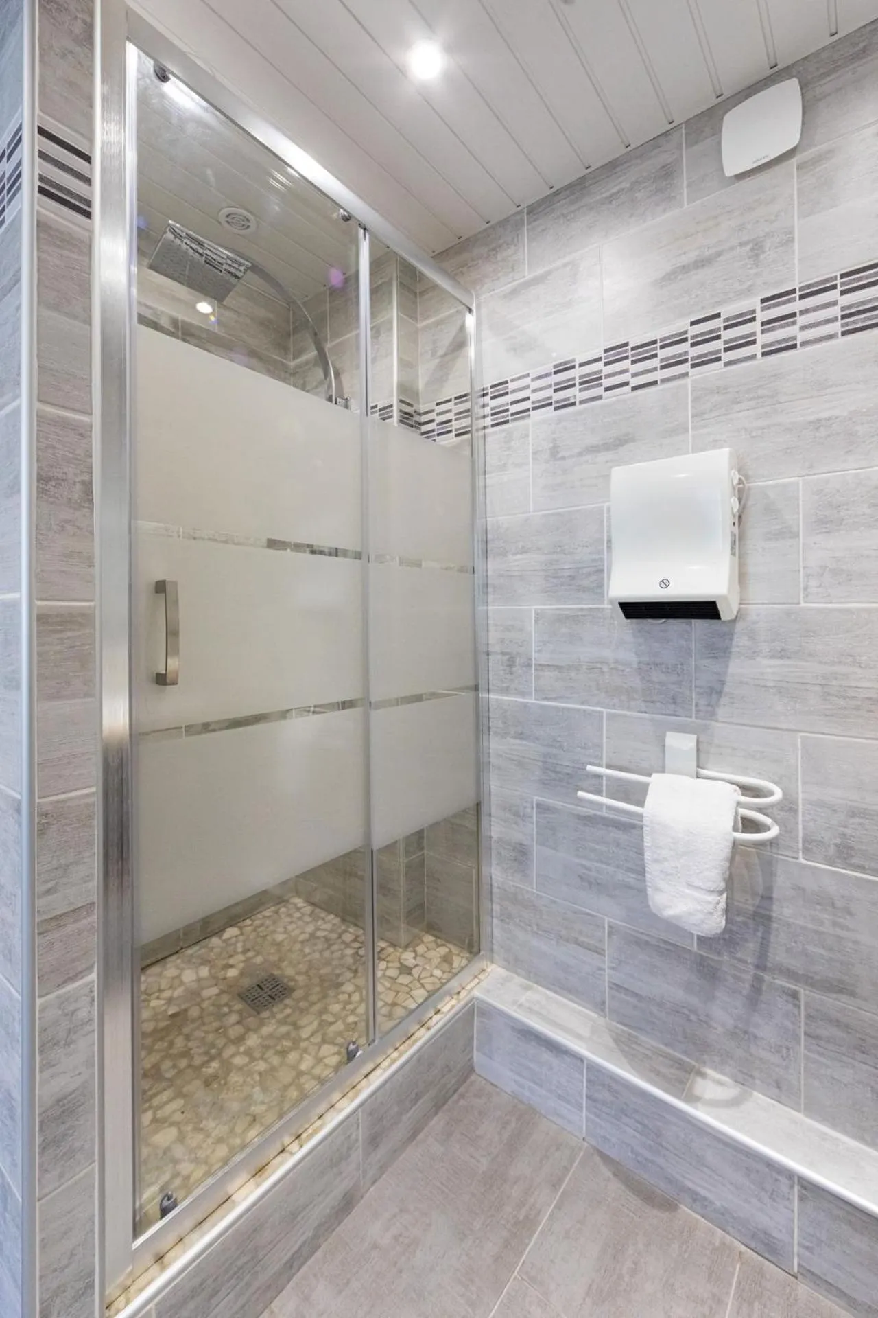 Bathroom in Hôtel Restaurant l'Aubergade